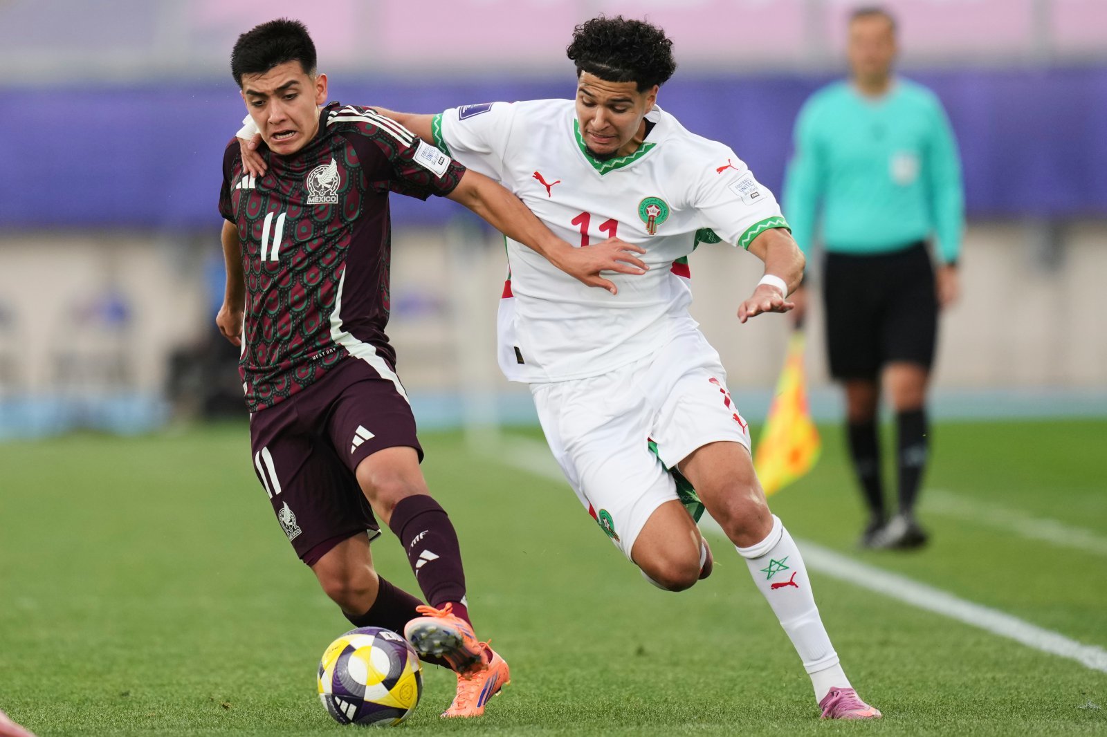 멕시코의 신성 질베르토 모라(왼쪽)가 22일(한국시간) 부상으로 멕시코 대표팀서 제외됐다. AP뉴시스