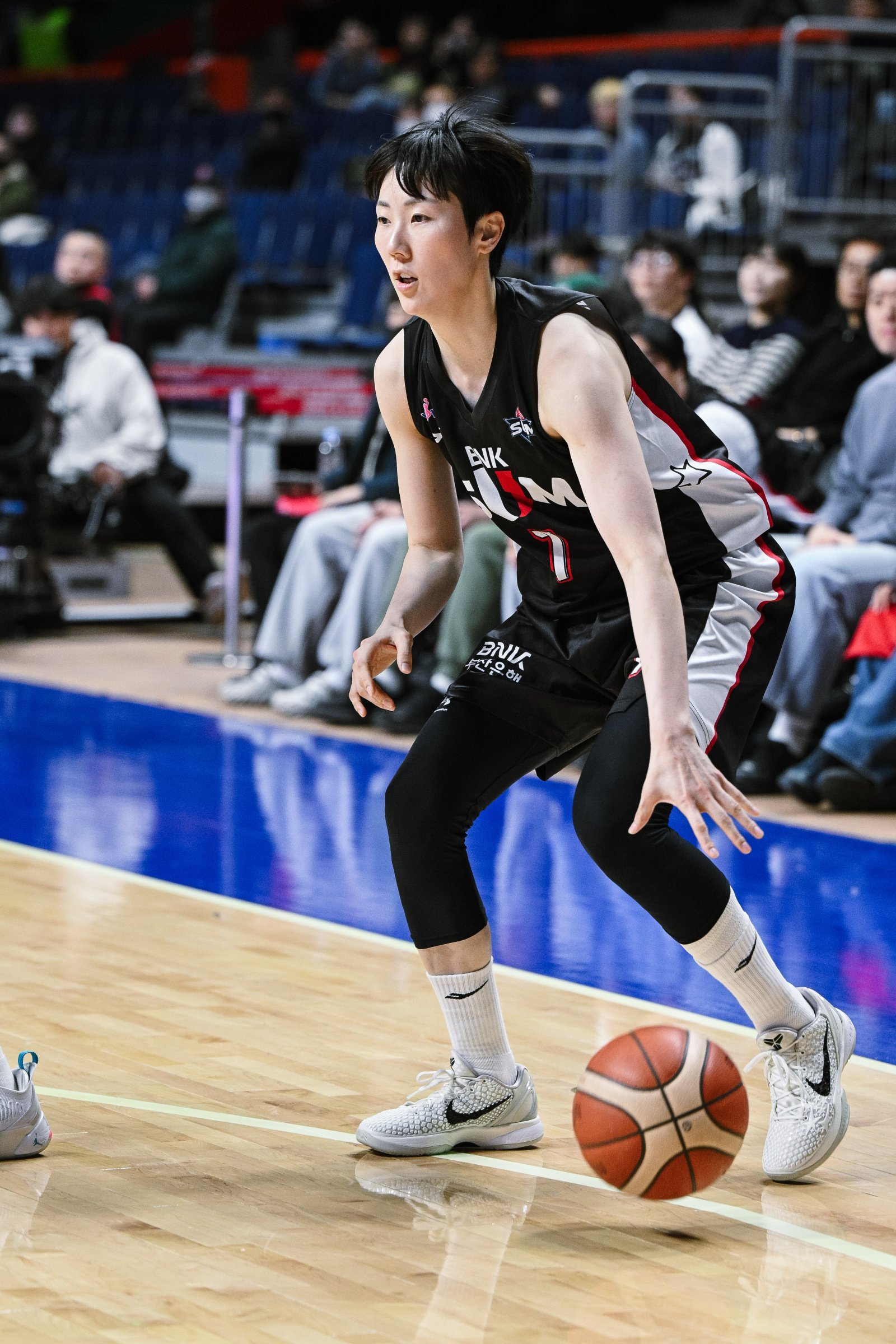 BNK 썸 박혜진은 손가락이 탈구되는 부상에도 끝까지 코트를 떠나지 않으며 3위 수성에 힘을 보탰다. 사진제공|WKBL