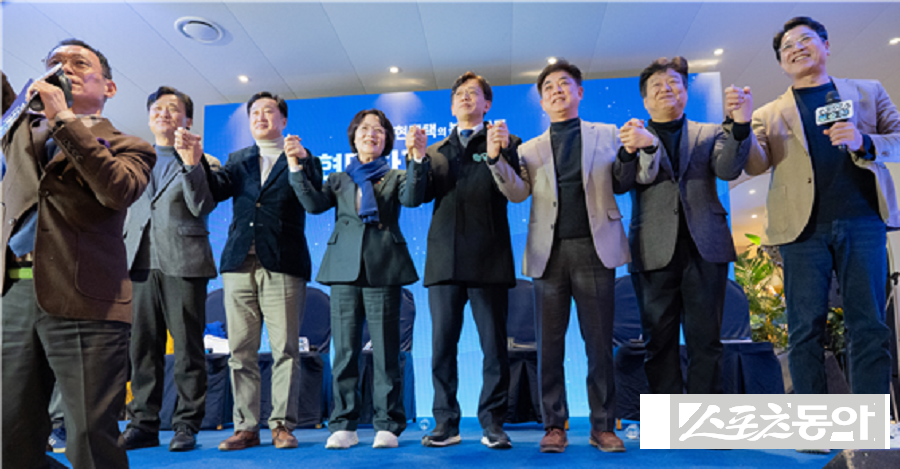 현근택 변호사 출판기념회는 지난 24일 오후 2시 용인시 처인구 카페 ‘정그리다’에서 개최됐다. 사진제공|현근택 변호사