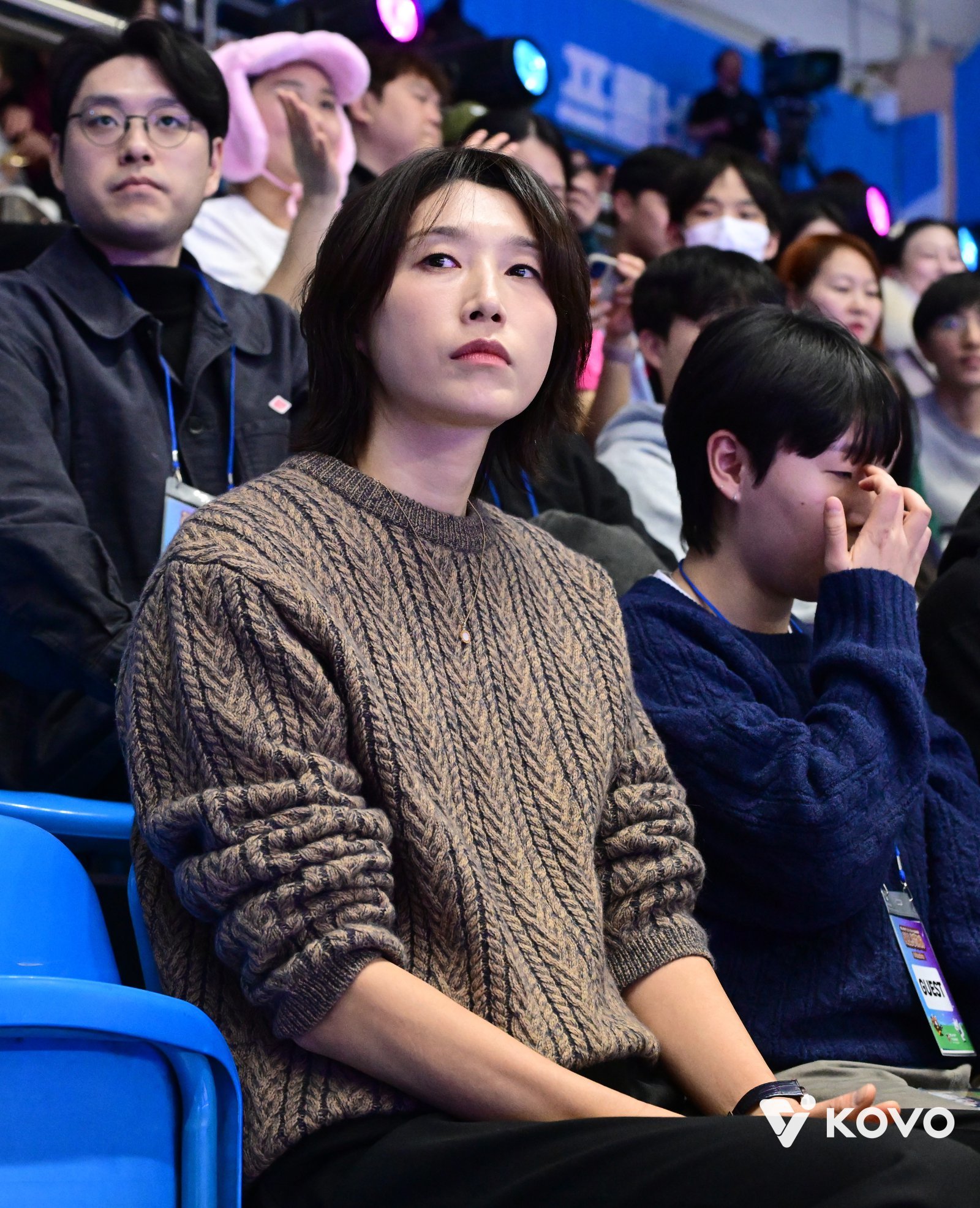김연경이 25일 호반체육관서 열린 V리그 올스타전 도중 관중석에서 경기를 관전하고 있다. 사진제공｜KOVO