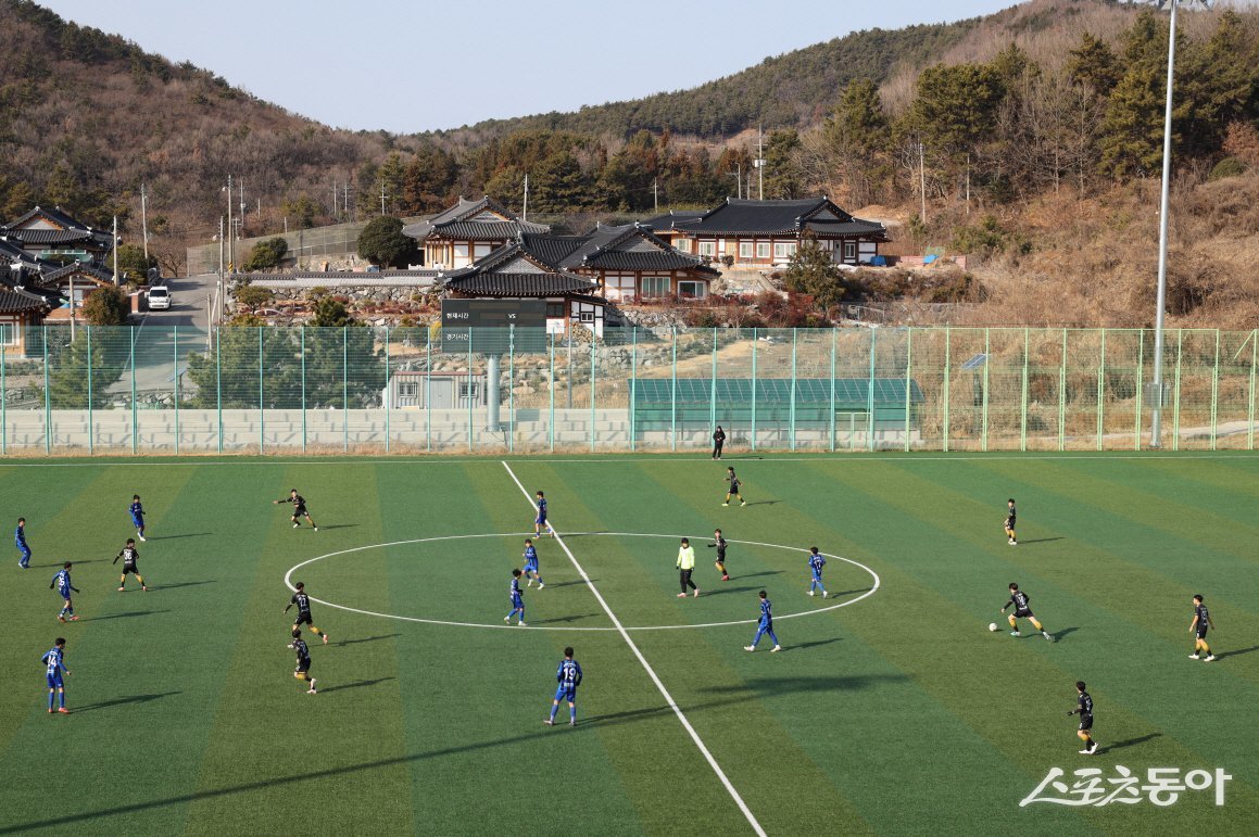 고흥군이 동절기에도 영하로 떨어지지 않는 온화한 기후와 청정 먹거리를 무기로 동계 전지훈련 팀을 대거 유치했다. 사진｜고흥군