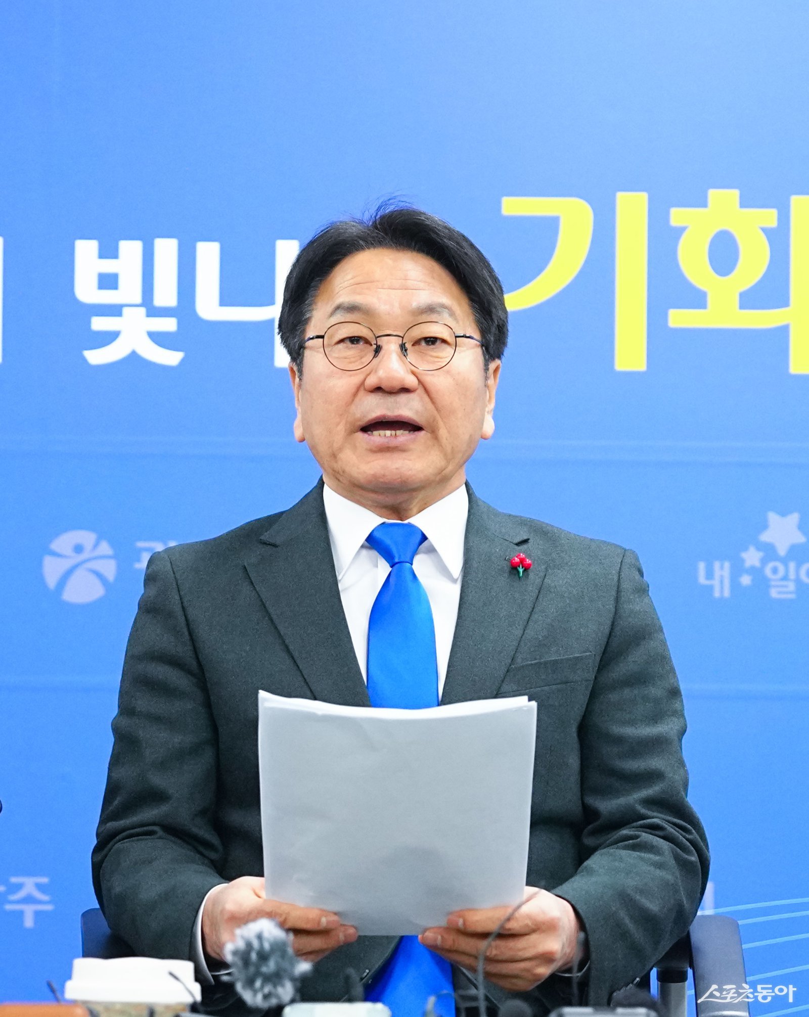 강기정 광주광역시장이 26일 시청 기자실에서 기자 차담회를 갖고 행정통합 특별법 논의내용과 관련해 설명하고 있다. 사진제공=광주광역시