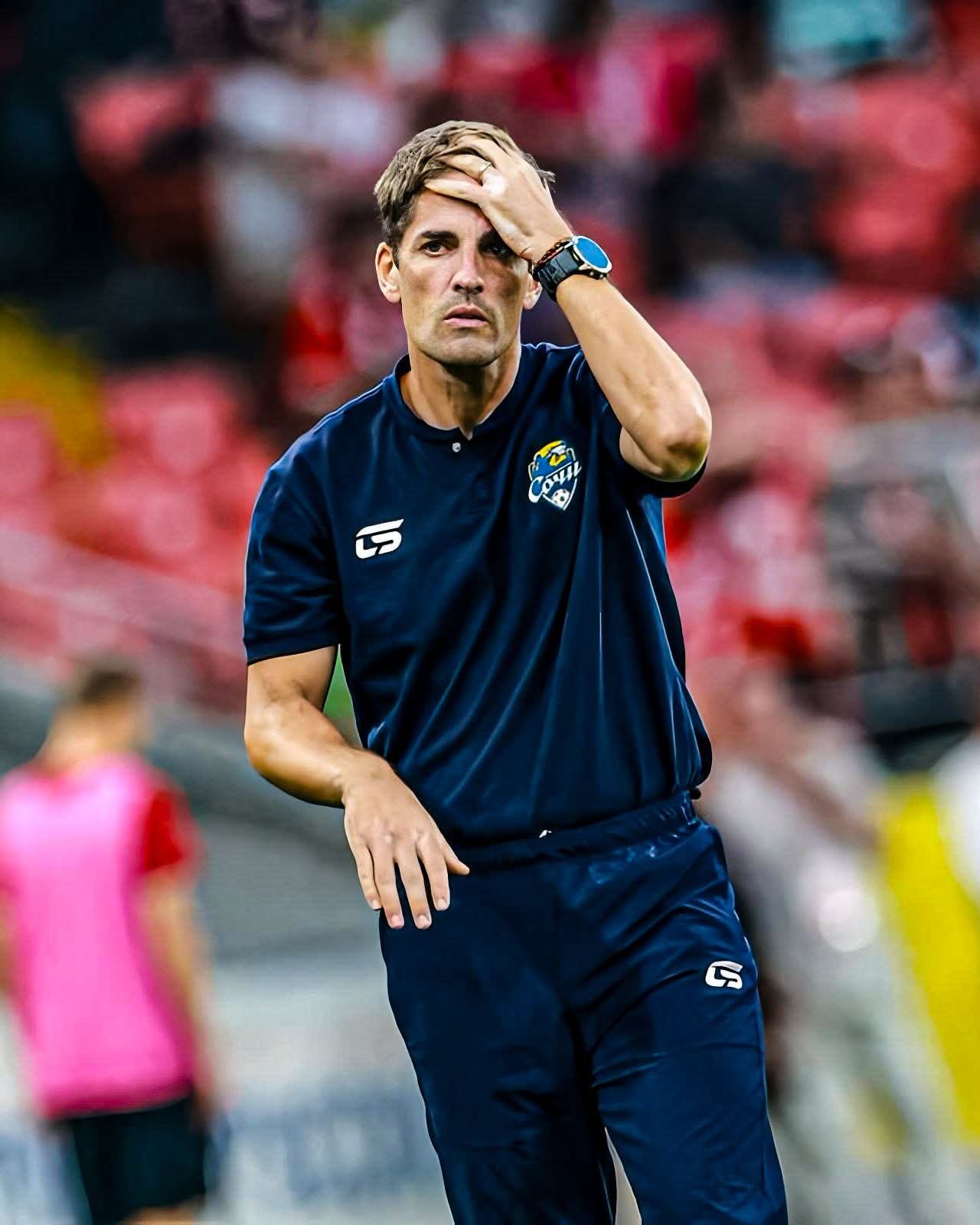 스페인 출신의 로베르토 모레노 감독이 과거 러시아 1부 소치를 이끌던 당시 인공지능 플랫폼에 지나치게 의존했다는 소식이 뒤늦게 공개돼 전세계 축구팬들의 조롱거리가 되고 있다. 사진출처｜SNS