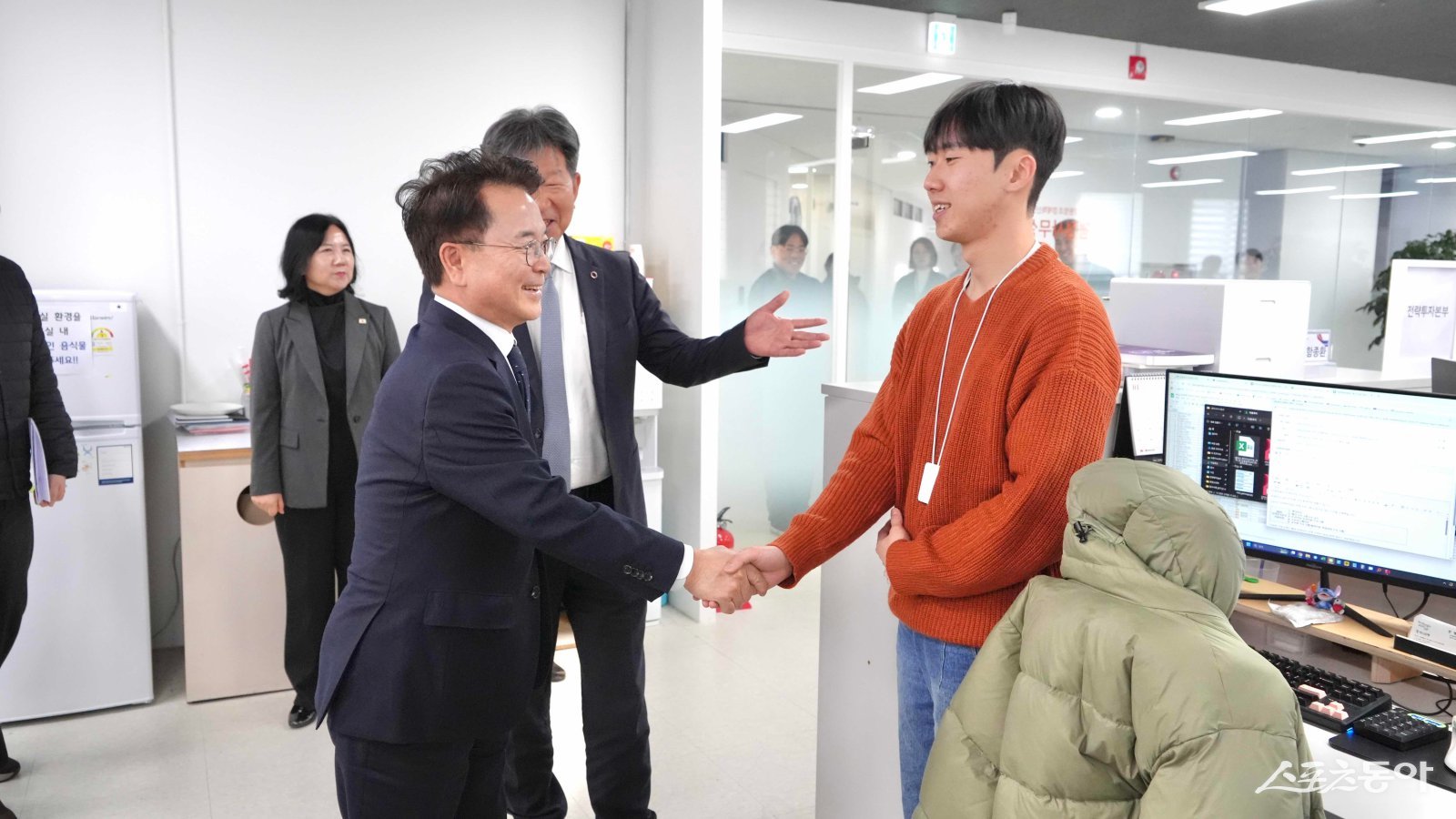 육동한 춘천시장, ICT 벤처센터 현장 행보... "창업·성장 사다리 놓겠... - 뉴스 썸네일 이미지
