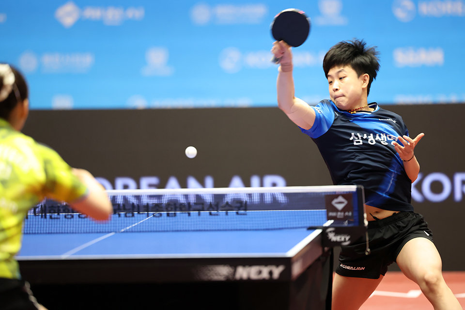 삼성생명 주천희(뒤)는 올해 2026아이치·나고야아시안게임을 시작으로 2027아스타나세계선수권과 2028LA올림픽서 도전장을 내밀 수 있다. 사진제공│월간탁구