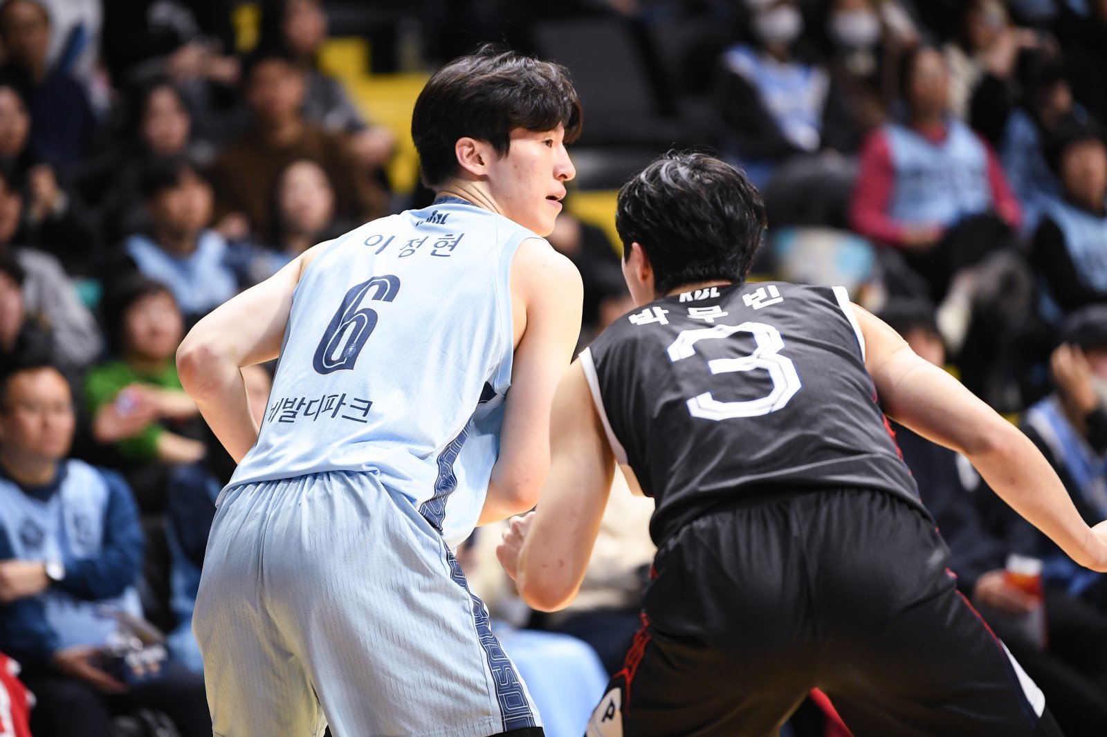 소노 이정현(왼쪽)은 27일 고양서 열린 현대모비스와 홈경기서 23점·6리바운드로 활약하며 단독 7위 도약에 힘을 보탰다. 사진제공｜KBL