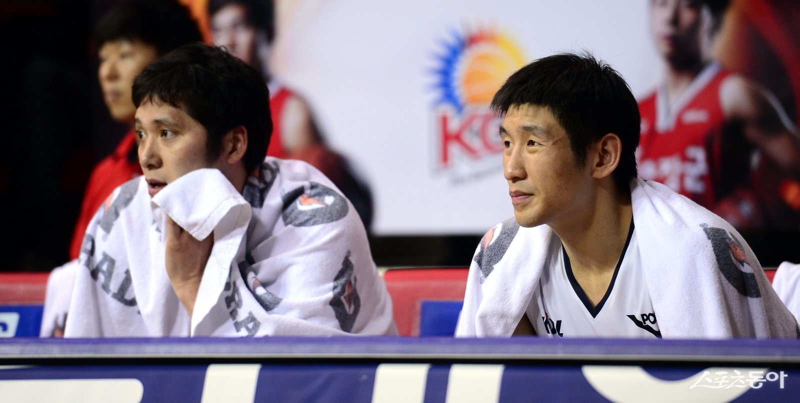 현대모비스 함지훈(왼쪽)은 이번 시즌을 끝으로 18시즌 동안 이어온 선수 생활을 마무리한다. 양동근 현대모비스 감독은 그와 우승을 합작한 추억을 떠올렸다. 스포츠동아DB