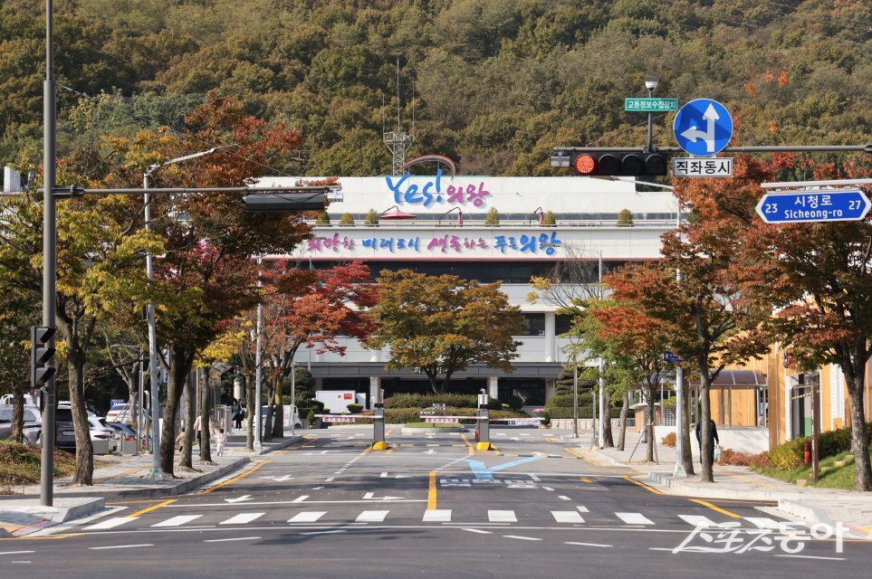 경기도 의왕시가 공유재산으로 보유한 농지를 장기간 실제 용도와 다르게 사용하면서도 이를 바로잡지 않아 총체적인 행정 관리 실패라는 비판이 커지고 있다(의왕시청 전경). 사진｜장관섭 기자
