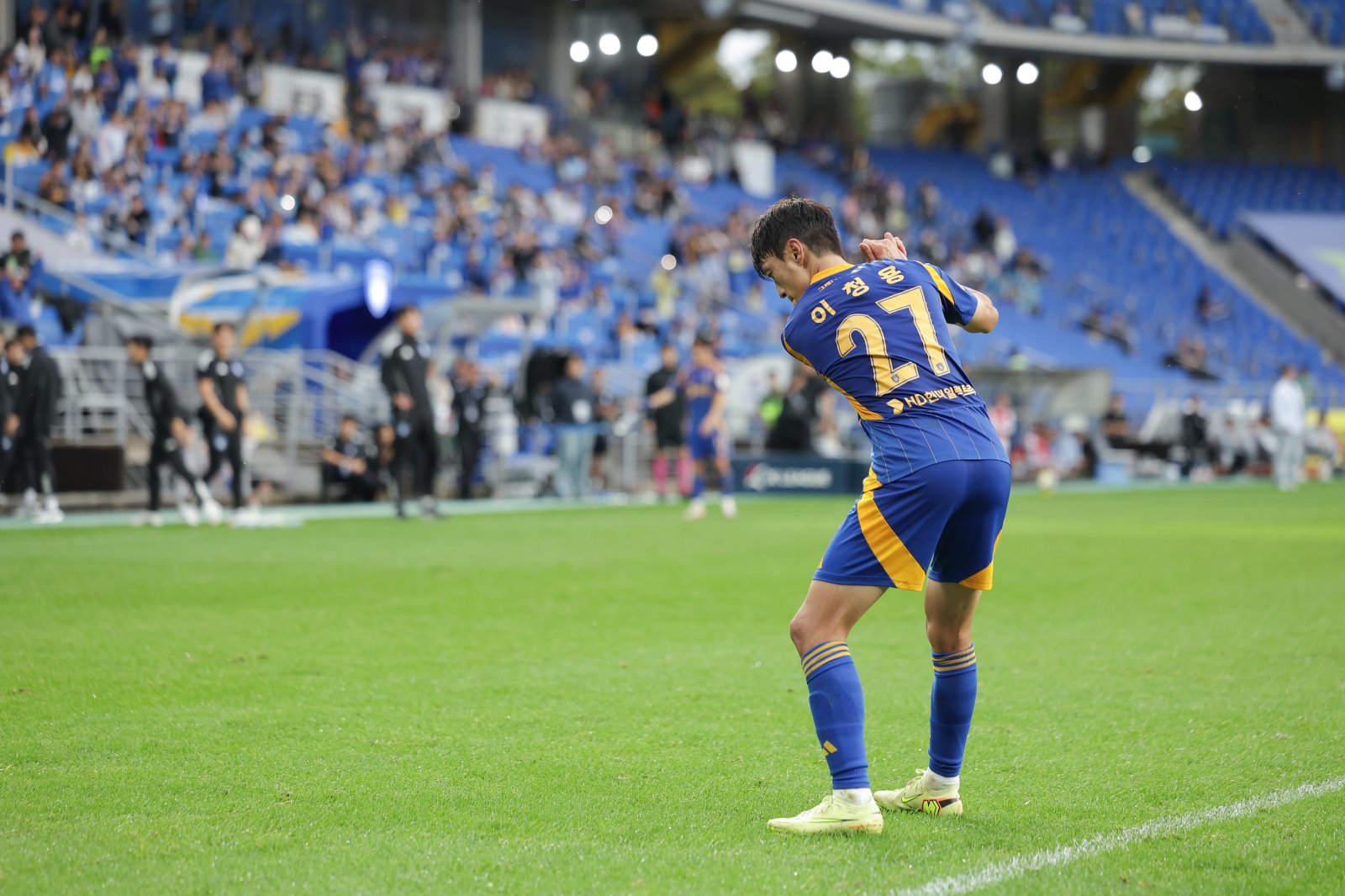 ‘골프 세리머니’ 여파로 울산과 재계약에 실패한 이청용이 축구인생의 중대한 기로에 섰다. 사진제공|한국프로축구연맹