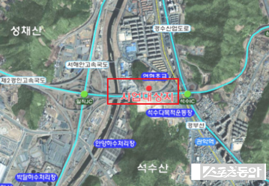 경기도 안양시 소유 체육시설 부지에서 환경영향평가 당시 사업면적이 축소됐다는 의혹과 함께 무허가 가설건축물과 공작물이 장기간 방치돼 왔다는 정황이 드러나면서 행정 관리 부실 논란이 확산되고 있다(평가 위치도). 사진제공｜공익 제보자