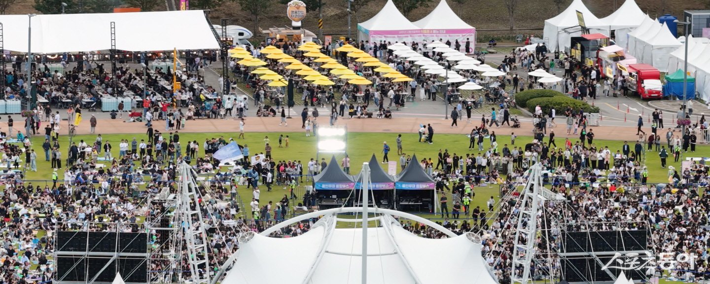 제20회 갯골축제를 즐기러 온 사람들의 모습. 사진제공|시흥시
