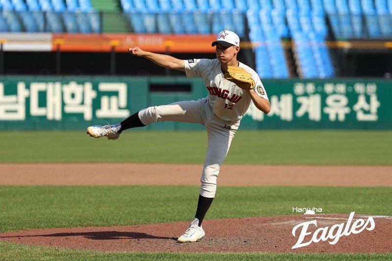 한화가 29일 FA를 통해 KIA로 이적한 좌완 김범수의 보상선수로 우완 양수호를 지명했다. 2024년 한화이글스배 고교 vs 대학 올스타전 출전 당시 양수호의 투구 모습. 사진제공｜한화 이글스 