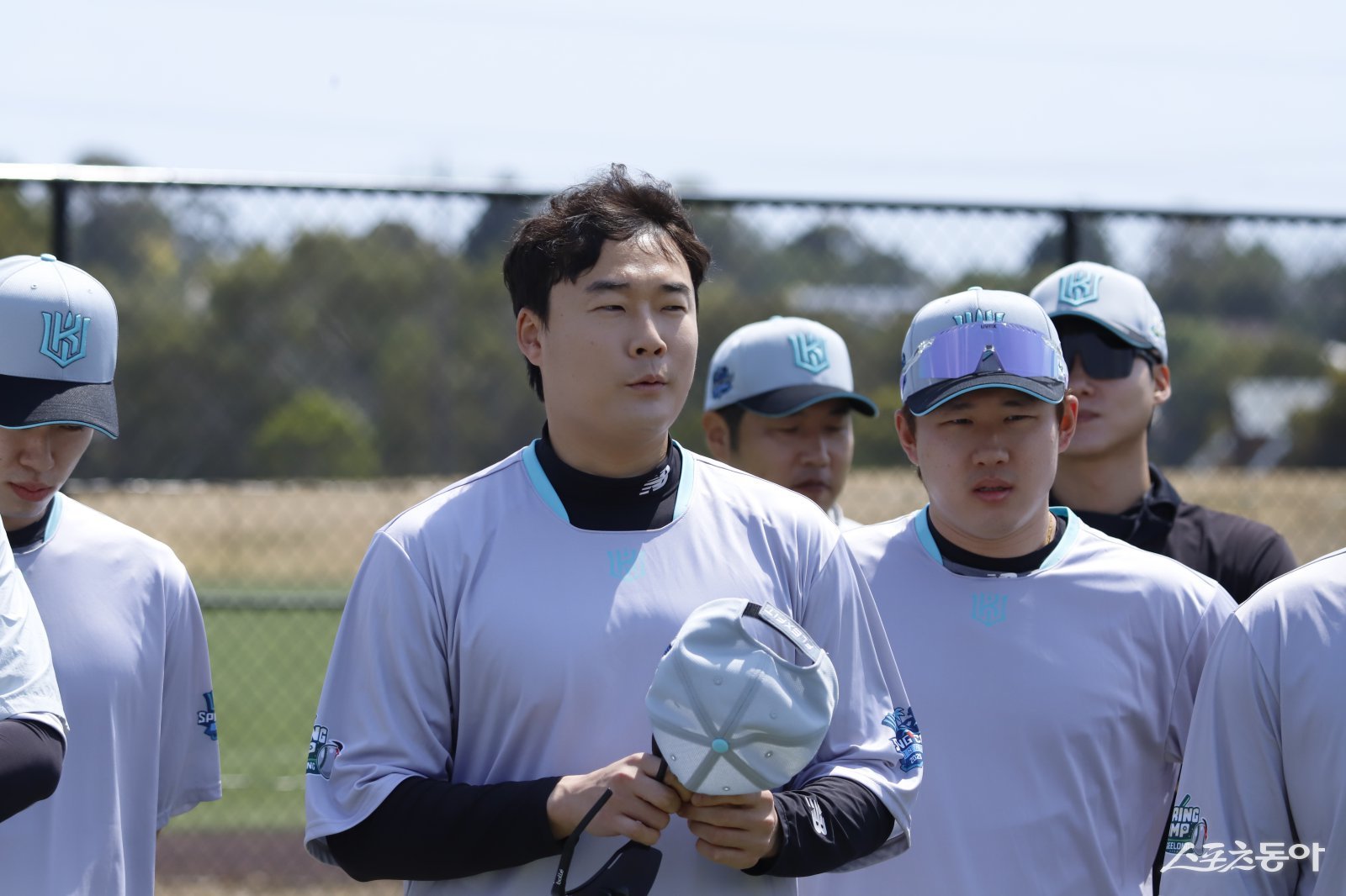 KT 한승혁이 25일 호주 질롱 베이스볼 센터에서 열린 스프링캠프를 앞두고 자기소개를 하고 있다. 사진제공|KT 위즈
