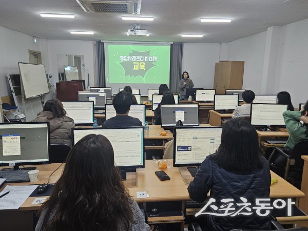 경주시가 복지 사각지대 해소를 위해 ‘2026년 통합사례관리 실무교육’을 실시하고 있다. 사진제공 ㅣ 경주시
