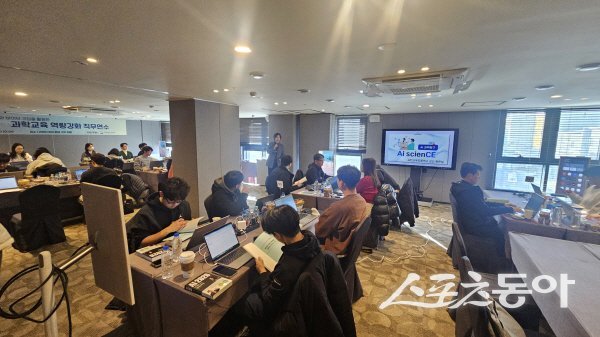 경북교육청이 과학교육 활성화를 위한 ‘과학교육 역량 강화 직무연수’를 실시하고 있다. 사진제공 ㅣ 경북교육청