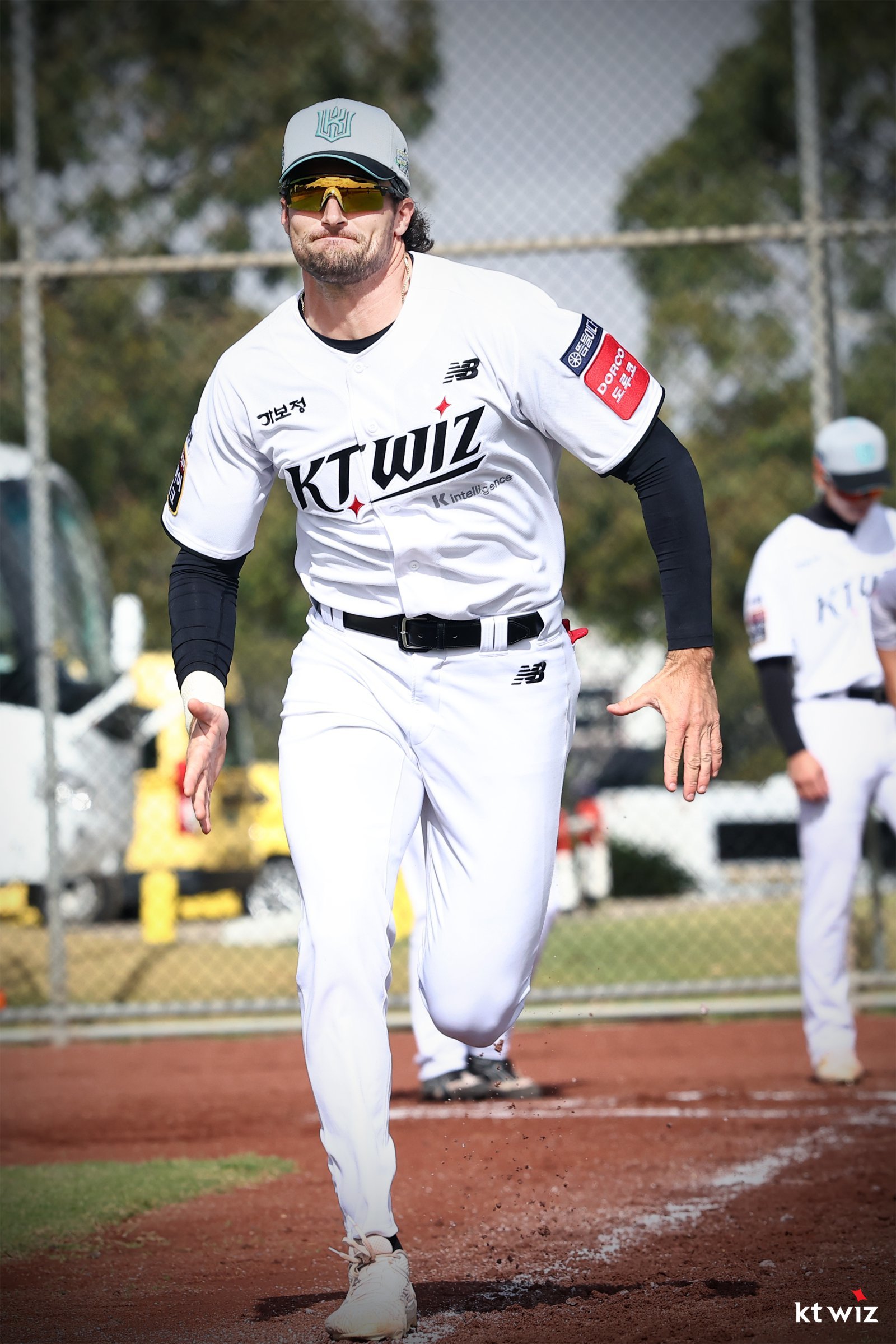 KT 외국인 타자 샘 힐리어드가 29일 호주 질롱 베이스볼 센터에서 열린 스프링캠프 도중 주루 훈련을 소화하고 있다. 사진제공|KT 위즈