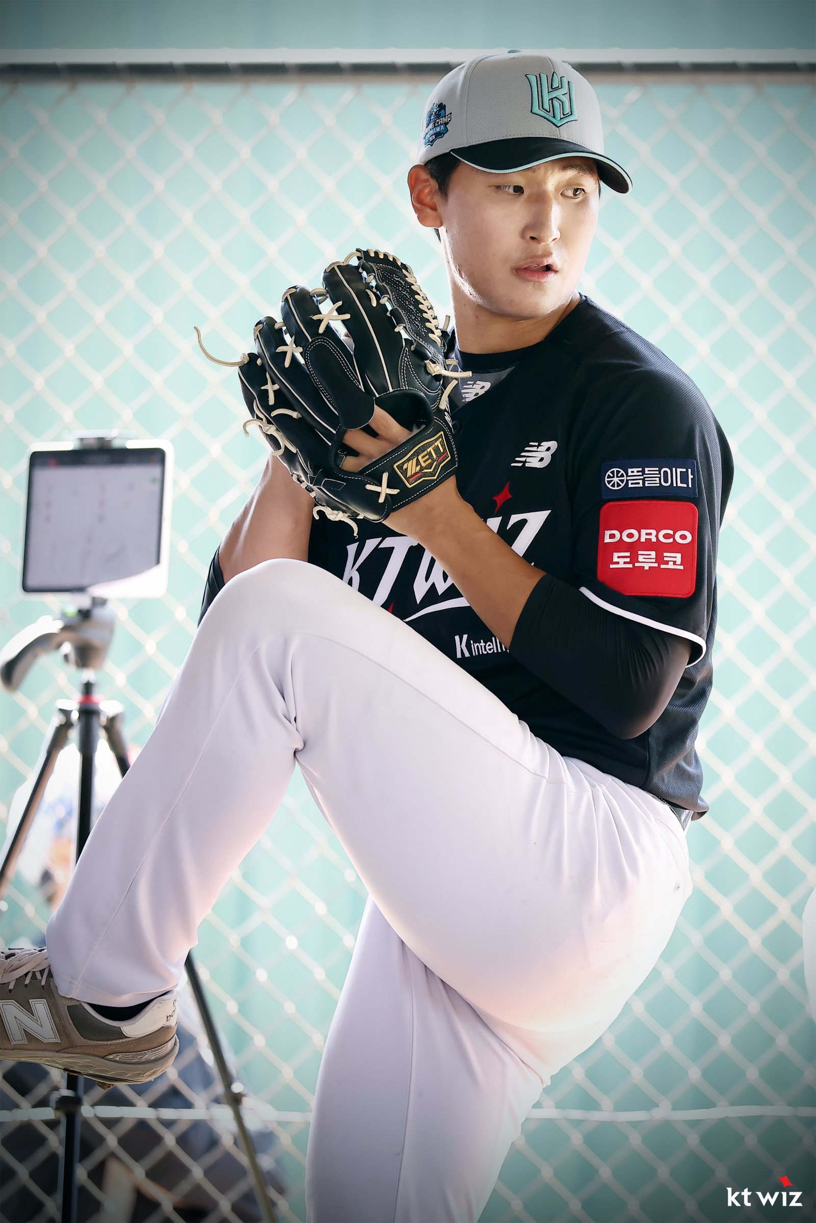 KT 박지훈이 30일 호주 질롱 베이스볼 센터에서 열린 스프링캠프 도중 불펜피칭을 소화하고 있다. 사진제공|KT 위즈