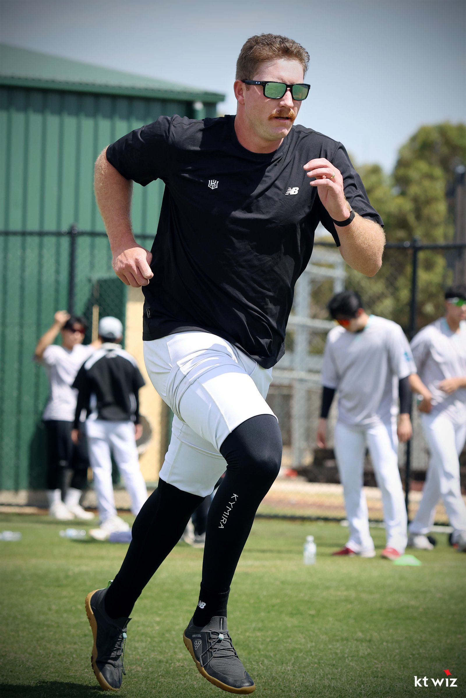 KT 외국인 투수 맷 사우어가 30일 호주 질롱 베이스볼 센터에서 열린 스프링캠프 도중 러닝 훈련을 소화하고 있다. 사진제공|KT 위즈