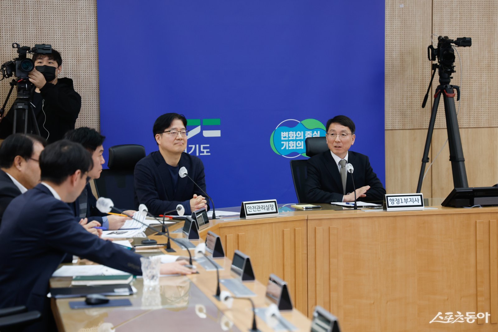 경기도는 지난 30일 김성중 행정1부지사 주재로 2026년 첫 ‘도-시군 부단체장 영상회의’를 열고 설 연휴를 앞둔 민생안정과 안전관리 대책 등 주요 현안을 논의했다. 사진제공｜경기도