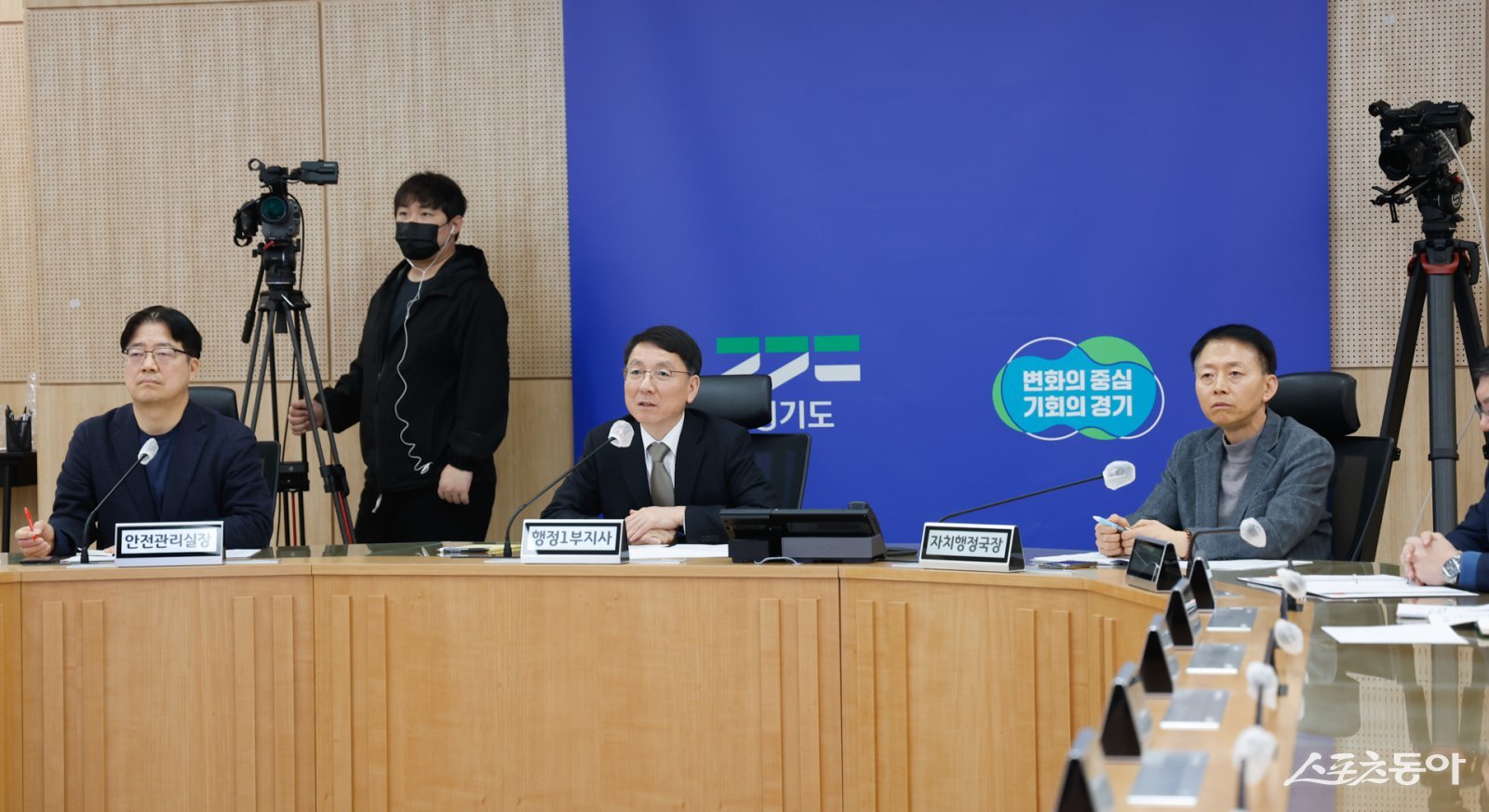 경기도는 지난 30일 김성중 행정1부지사 주재로 2026년 첫 ‘도-시군 부단체장 영상회의’를 열고 설 연휴를 앞둔 민생안정과 안전관리 대책 등 주요 현안을 논의했다. 사진제공｜경기도