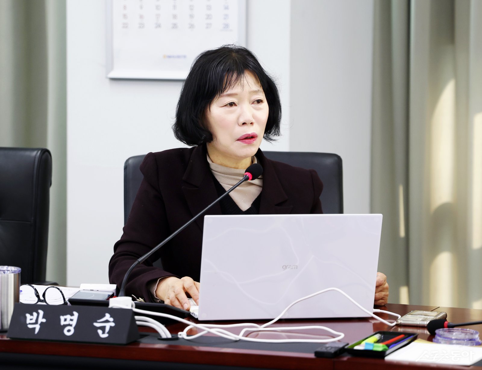 박명순 의원은 지난 28일 성남시의회 문화복지체육위원회 2026년도 주요업무계획에서 성남시의료원의 누적 적자와 대학병원 위탁 운영을 지적하고 있다. 사진제공ㅣ성남시의회 국민의힘 