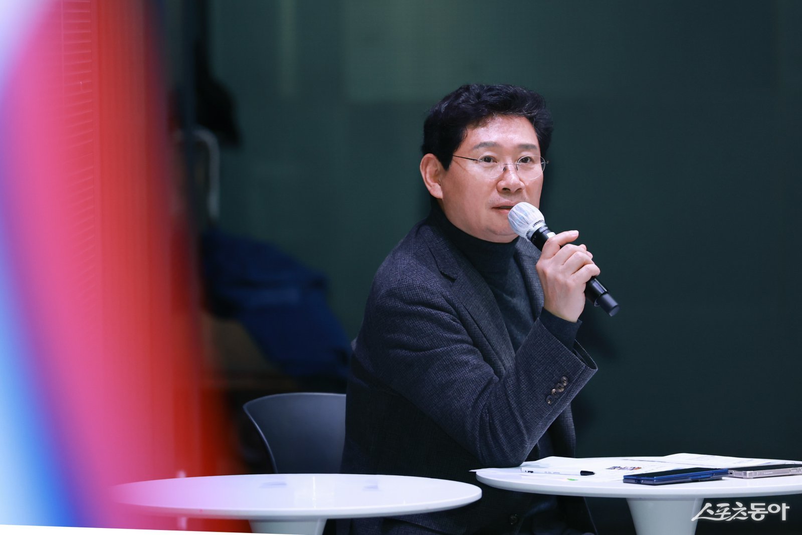 지난 1월 30일 오후 용인미디어센터에서 이상일 용인특례시장이 기흥구 서농동, 기흥동 주민들과 간담회를 열고 지역의 현안을 논의했다. 사진제공｜용인시