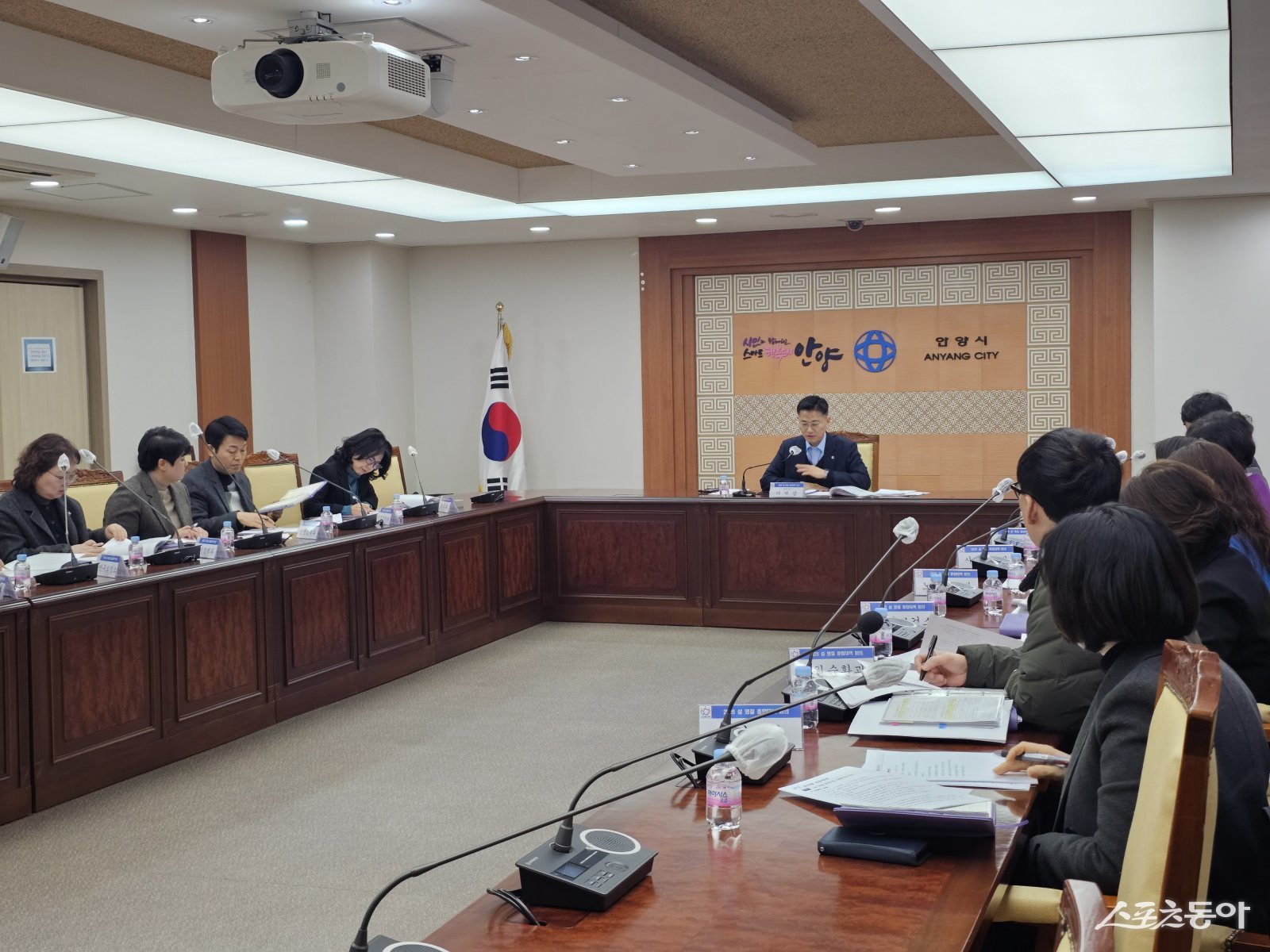 지난 30일 오전 11시 시청 전자회의실에서 이계삼 안양시 부시장이 설 명절 종합대책 회의를 주재하고 있다. 사진제공|안양시