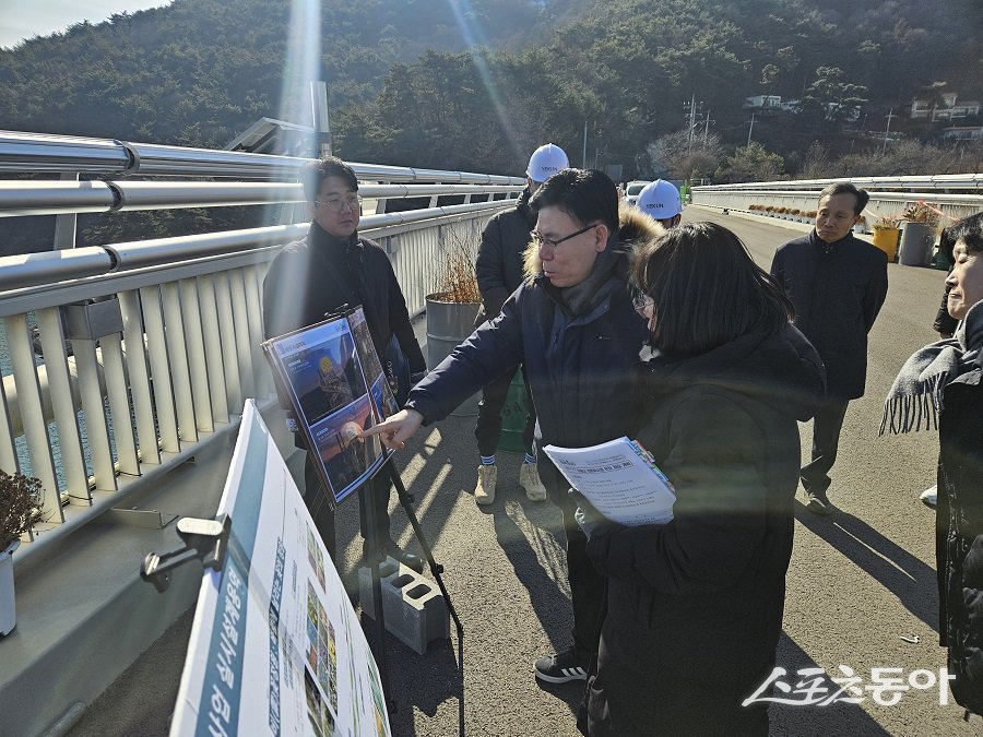 제천시 청풍교 업사이클링 사업이 본격적으로 추진됨에 따라, 이동옥 충북도 행정부지사가 지난 30일 현장을 방문해 사업 진행 상황을 점검했다. 사진제공|충북도