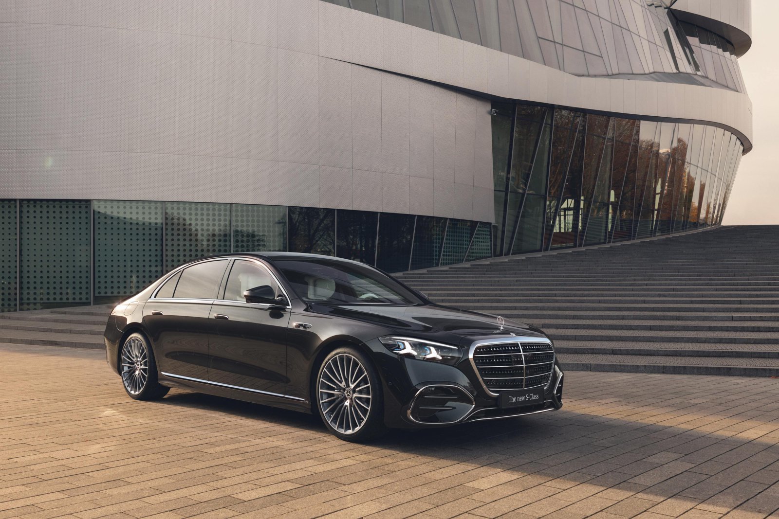 메르세데스-벤츠가S-클래스 부분변경 모델 ‘더 뉴 메르세데스-벤츠 S-클래스’를 세계 최초로 공개했다.  차량 구성의 50% 이상인 약 2700개 요소가 새로 개발되거나 재설계되며 완전히 새로운 차량으로 거듭났다. 사진제공 ｜메르세데스-벤츠 코리아