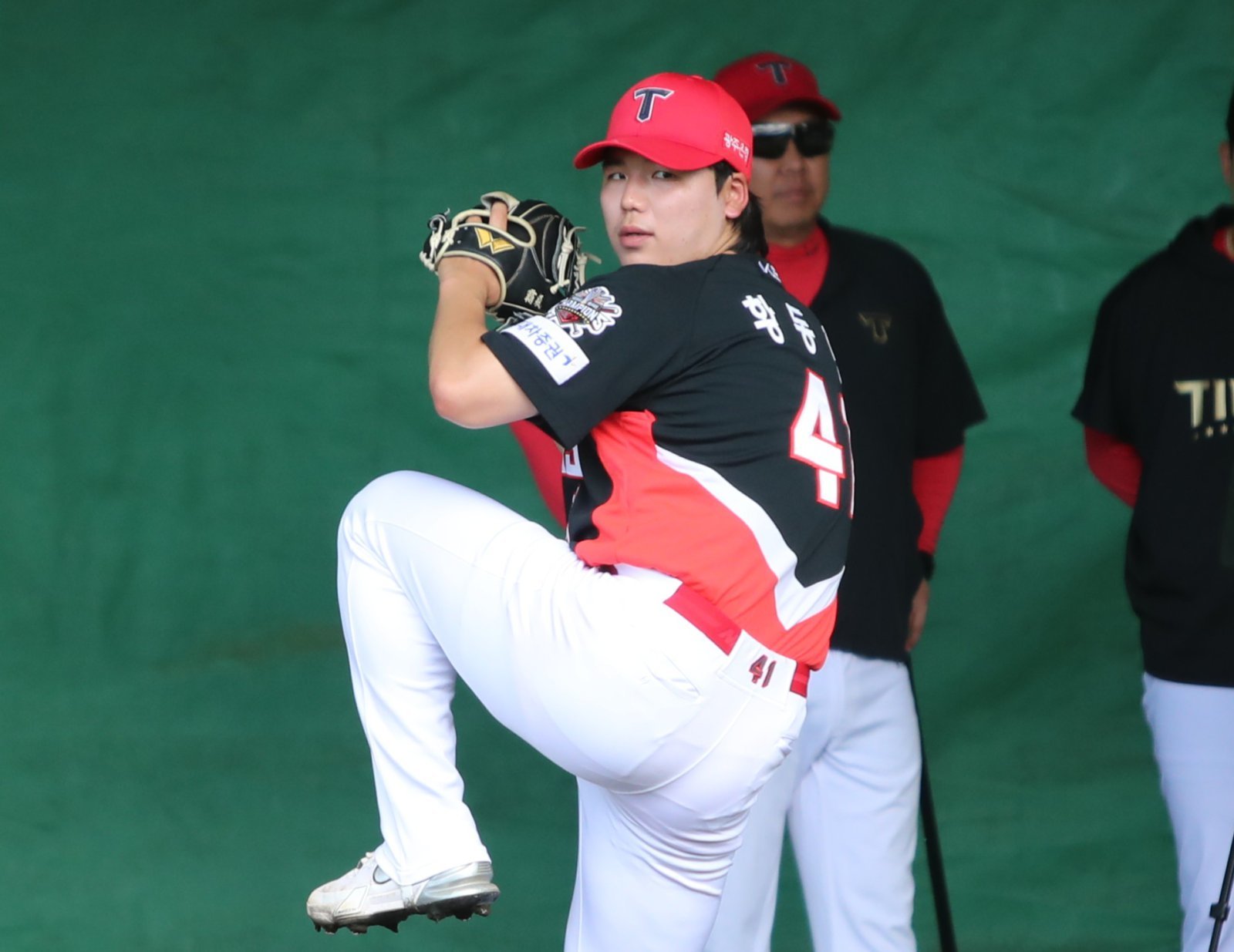 KIA 황동하는 교통사고 후유증의 핑계를 대지 않기로 했다. 남다른 각오로 2026시즌 선발진의 한자리를 따내겠다는 각오다. 사진제공|KIA 타이거즈