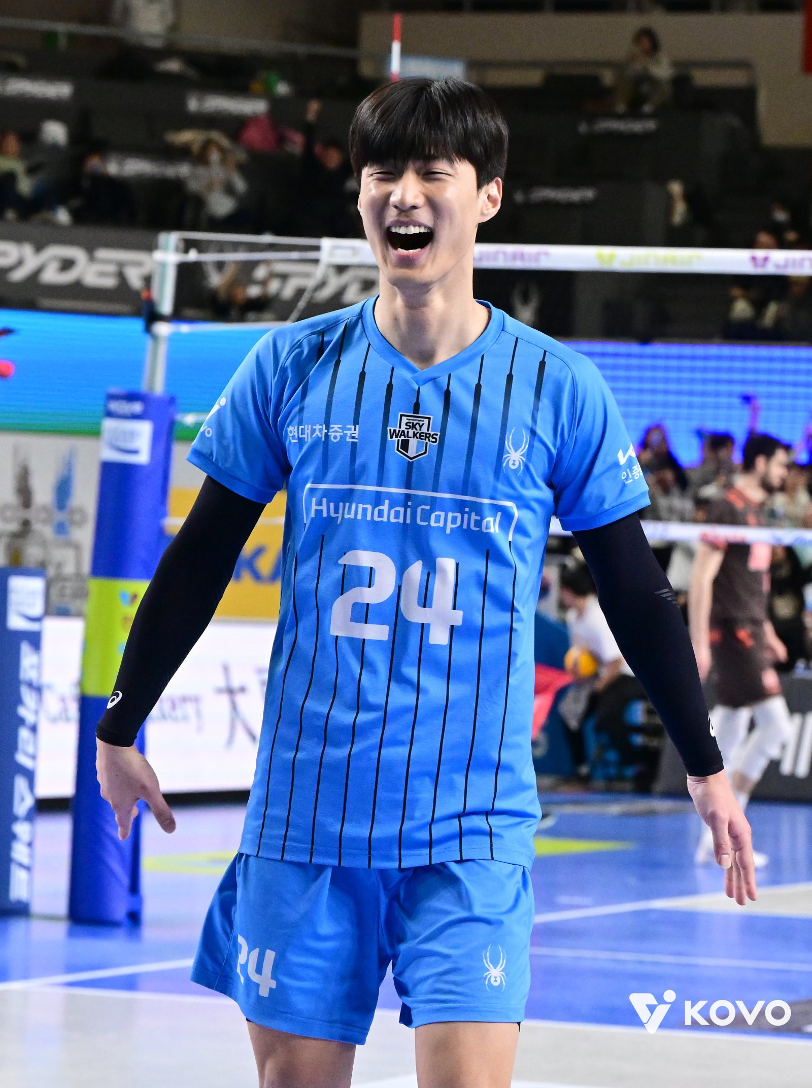 현대캐피탈 리베로 임성하가 1일 천안 유관순체육관서 열린 OK저축은행과 홈경기서 팀이 세트 스코어 3-0 완승을 거두자 환하게 웃고 있다. 사진제공│KOVO