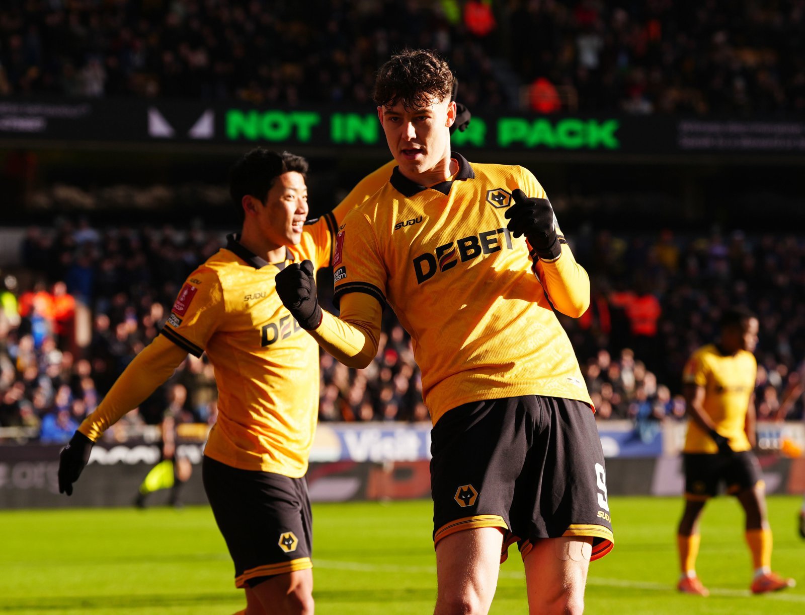 ‘희찬아 안녕!’…C.팰리스와 접촉, 이적시장 마감 직전 팀 떠나나? 울버햄턴 핵심 공격수 이적 임박