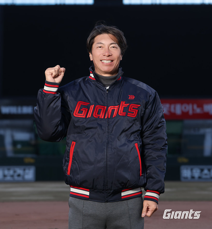 롯데가 다카쓰 신고 전 야쿠르트 감독을 스페셜 어드바이저로 영입했다. 사진제공|롯데 자이언츠