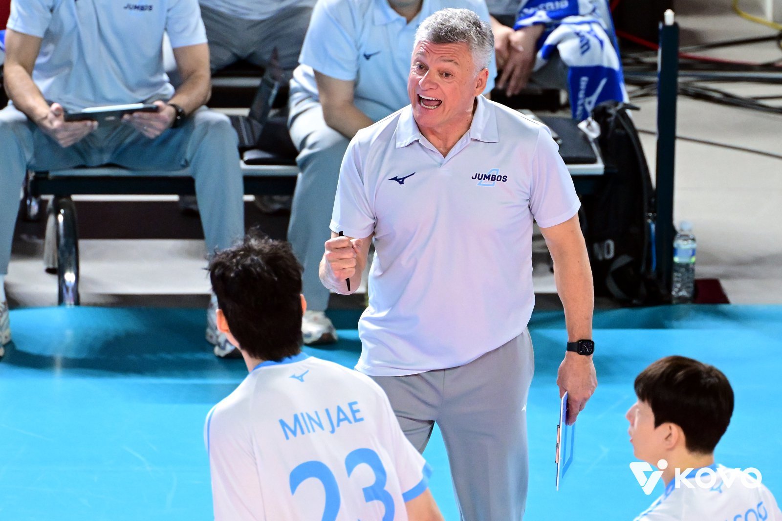 대한항공 헤난 달 조토 감독이 3일 대전충무체육관서 열린 삼성화재와 V리그 경기 도중 선수들에게 작전지시를 하고 있다. 사진제공｜KOVO