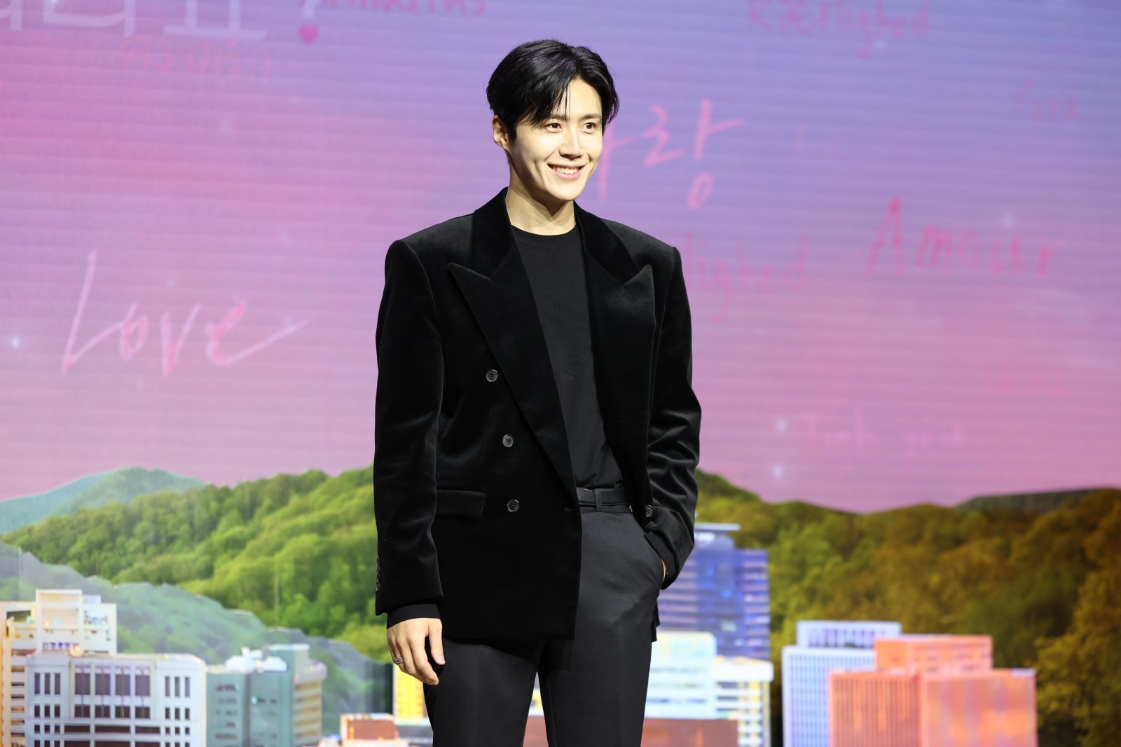 [서울=뉴시스] 황준선 기자 = 배우 김선호가 13일 오전 서울 강남구 조선 팰리스 서울 강남에서 열린 넷플릭스 시리즈 ‘이 사랑 통역 되나요?’ 제작발표회에서 포즈를 취하고 있다. 2026.01.13. hwang@newsis.com