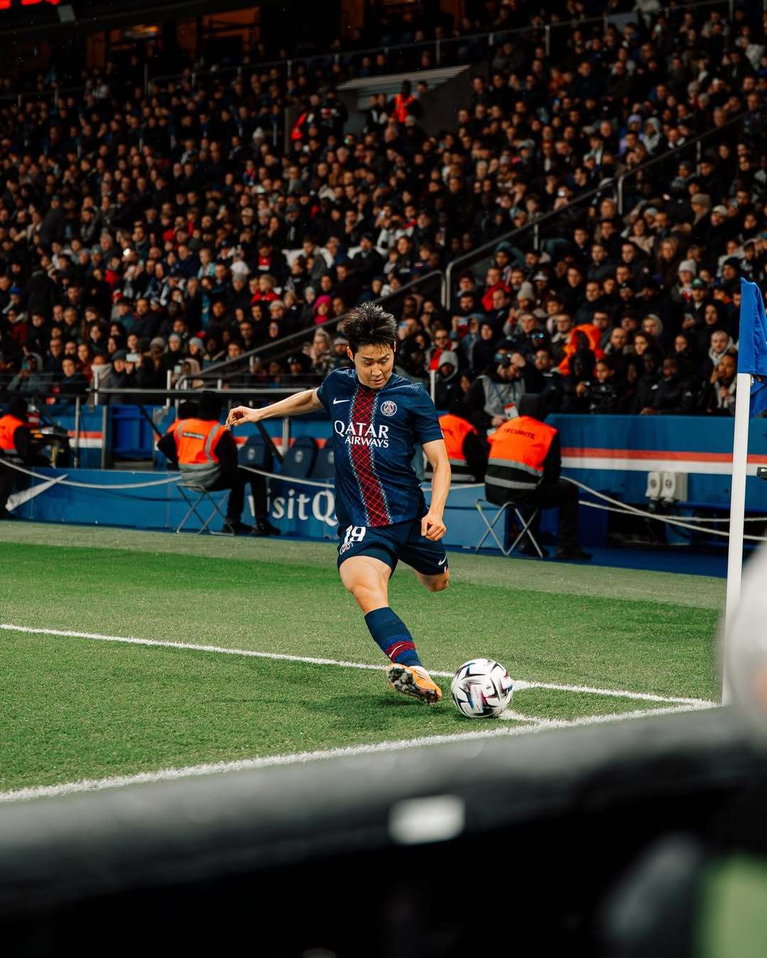 프랑스의 유력 스포츠 매체 레퀴프는 2일(한국시간) “이강인의 계약 연장이 눈에 보일까?”라는 제목의 기사에서 “PSG 내부에서는 기술적으로 이강인을 능가하는 선수가 없다는 의견이 나오고 있다”며 “구단은 2028년 6월 30일까지인 그의 계약을 연장하려는 것으로 보인다”고 밝혔다. 사진출처｜이강인 인스타그램