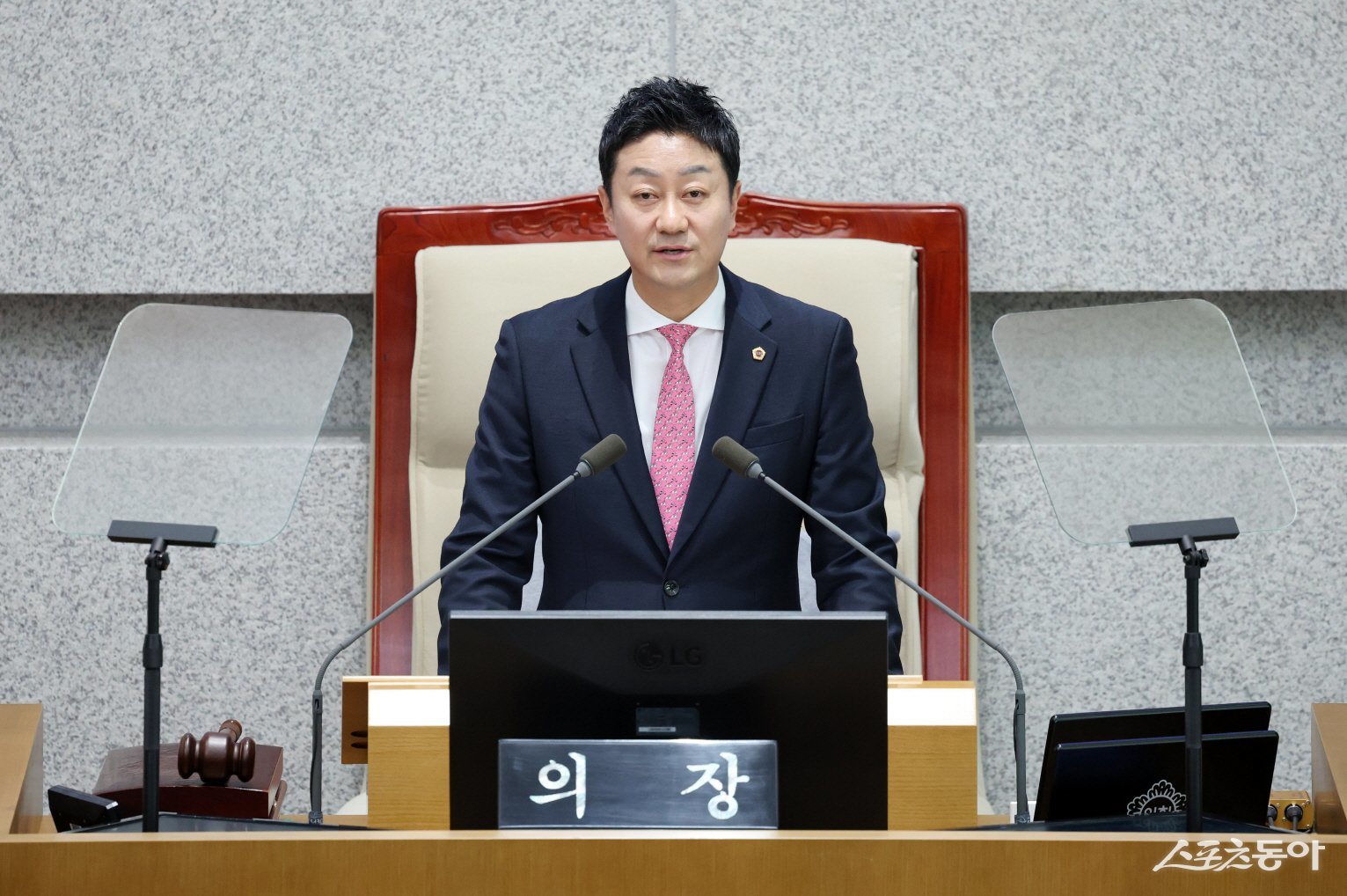 경기도의회 김진경 의장(더불어민주당·시흥3)은 지난 3일 2026년 새해 첫 임시회 본회의에서 “도민 중심이라는 초심을 끝까지 지키는 책임의 무게를 되새겨야 한다”며 제11대 경기도의회 임기 마지막 해를 맞는 각오를 밝혔다. 사진제공｜경기도의회