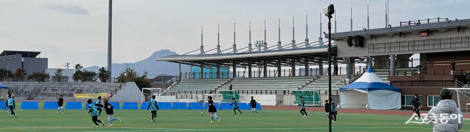 강진군이 전국 초등 축구 유망주들의 열전인 ‘강진청자배 초등 축구 동계 페스티벌’을 6일 개최한다. 사진제공｜강진군
