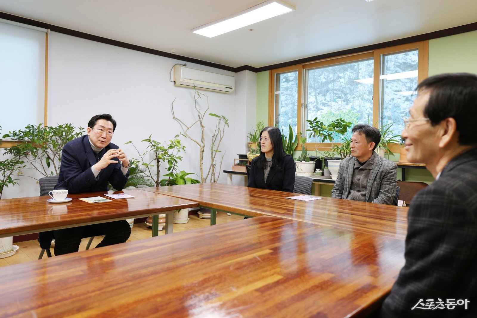 원강수 원주시 시장이 3일 지정면 장애인 생활시설 한울타리를 방문해 입소자와 시설 종사자들을 격려했다. 사진제공 ㅣ원주시