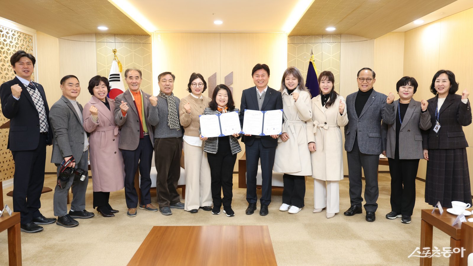 협약식 관계자들이 협약 체결 단체 기념사진을 찍고 있다. 사진제공｜부천시