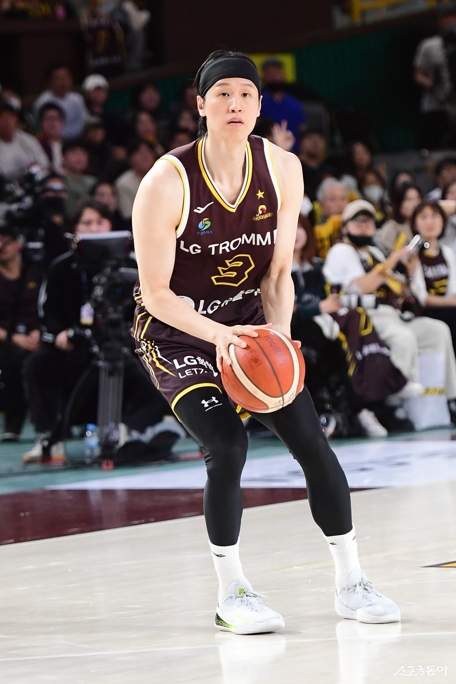 LG는 베테랑 포워드 허일영과 장민국의 분전을 통해 칼 타마요와 양홍석이 부상으로 이탈한 여파를 최소화하며 리그 선두를 지키고 있다. 3일 KT전 도중 3점슛을 시도하는 장민국. 사진제공｜KBL