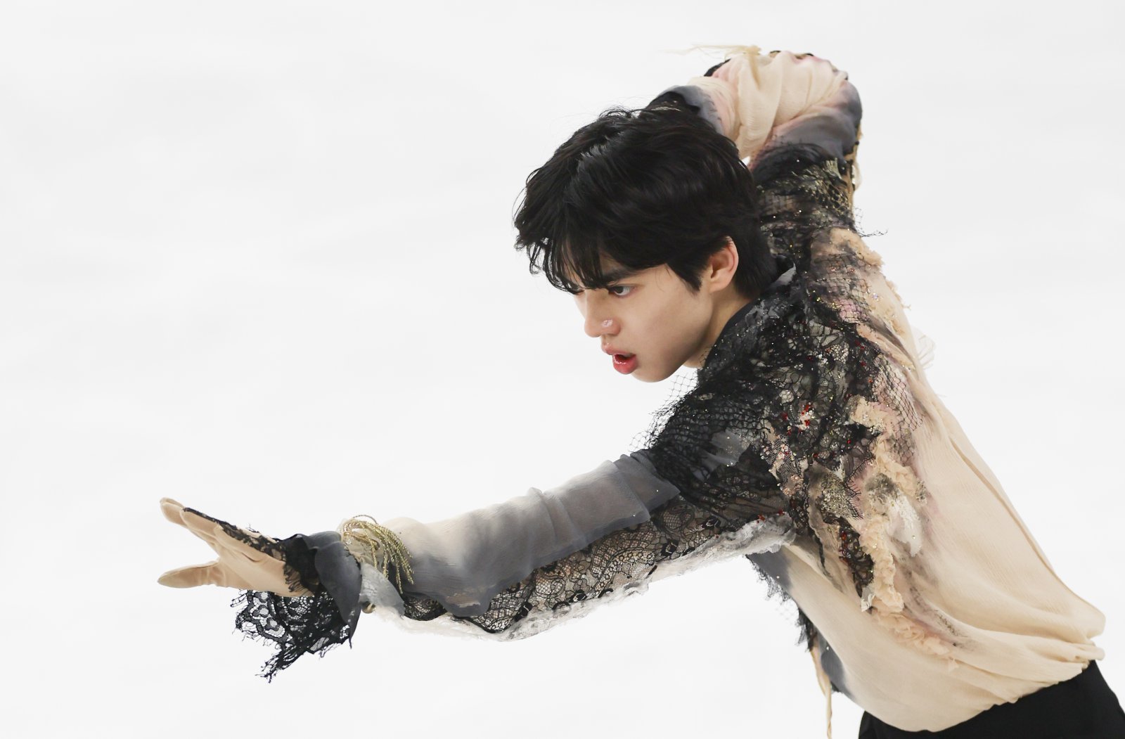 피겨스케이팅 남자 싱글의 간판 차준환이 4일 결전지 밀라노로 출국했다. 그는 4년 전 베이징올림픽 때보다 발전한 모습을 보여주겠다고 다짐했다. 뉴시스