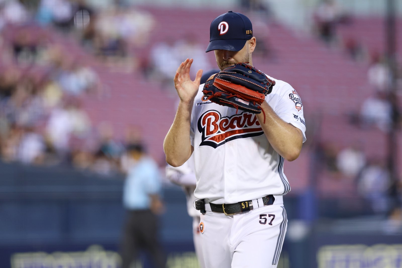 콜어빈은 최근 다저스와 MiLB 계약을 체결했다. 그는 스프링 트레이닝에서 빅리그 진입을 두고 기량을 겨룬다. 사진은 지난해 두산에서 뛰었던 콜어빈. 사진제공｜두산 베어스