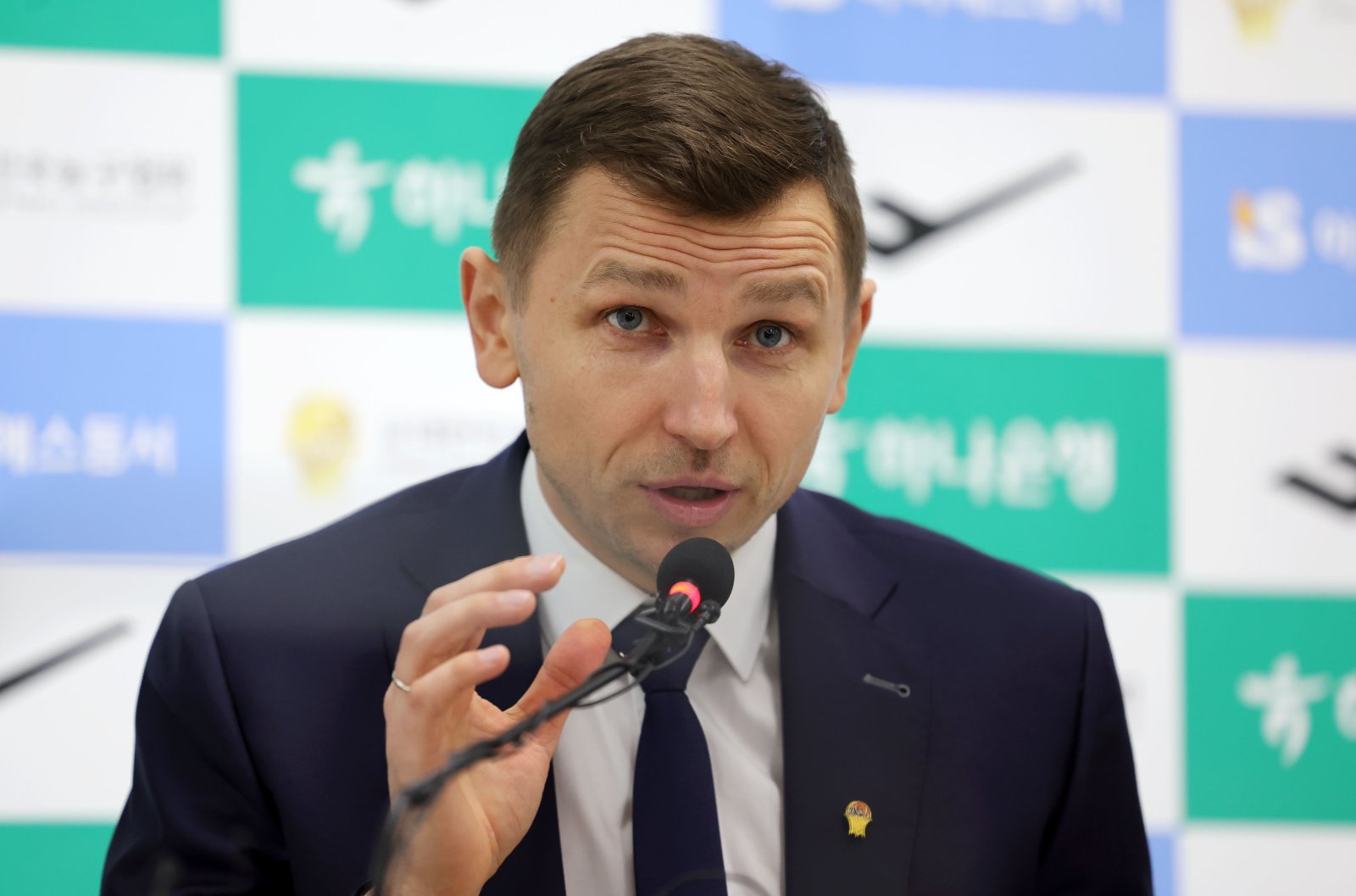 니콜라스 마줄스 남자농구대표팀 감독이 4일 서울 송파구 올림픽회관 회의실에서 진행된 기자회견에서 엔트리 선발 배경을 설명하고 있다. 서울ㅣ뉴시스