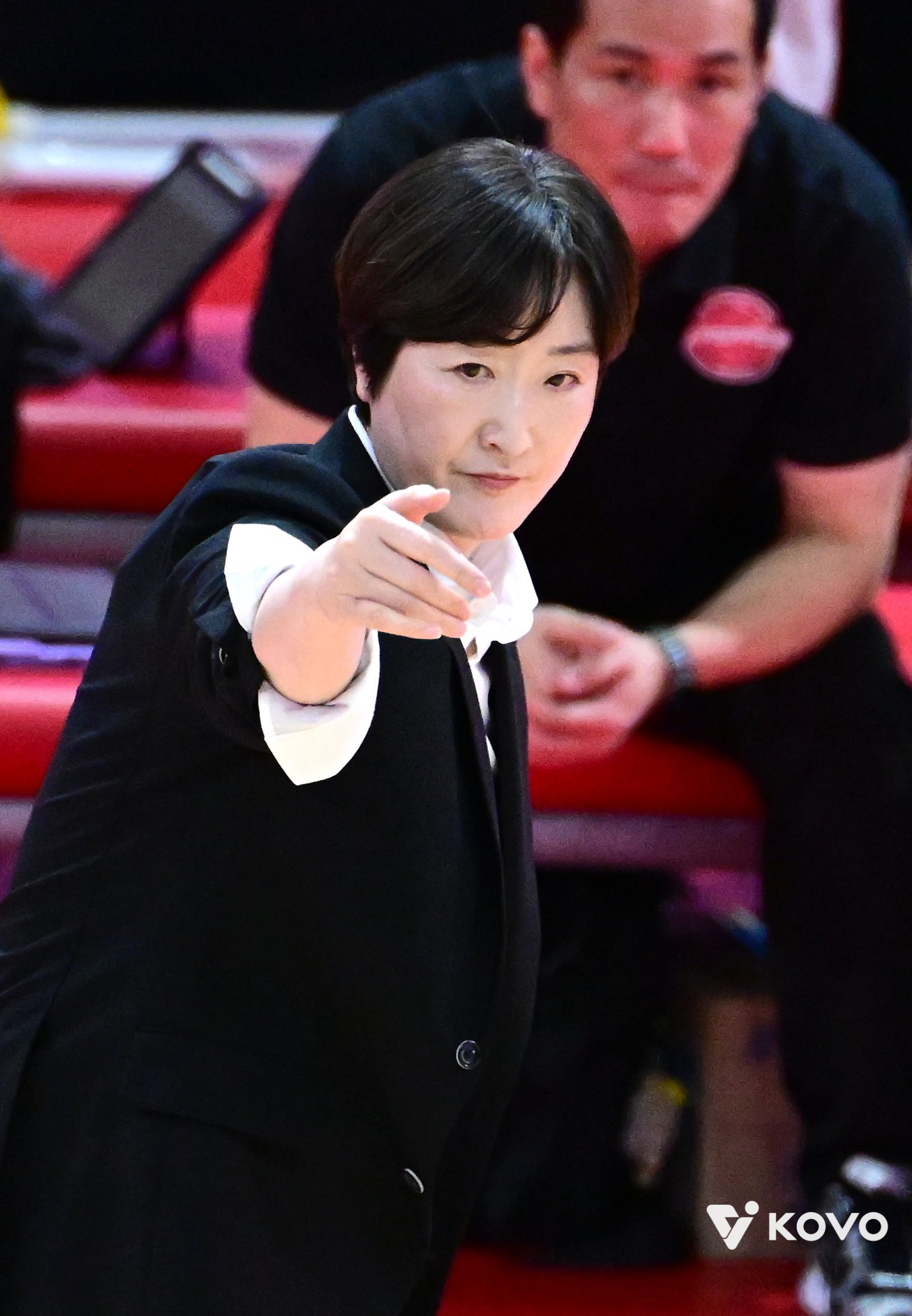 장소연 페퍼저축은행 감독은 4일 페퍼스타디움서 열린 현대건설과 홈경기서 세트 스코어 3-0 완승을 거둬 팀에 2시즌 연속 두자릿수 승리를 안겼지만 내심 목표를 달성하지 못했다는 아쉬움이 컸다. 사진제공│KOVO