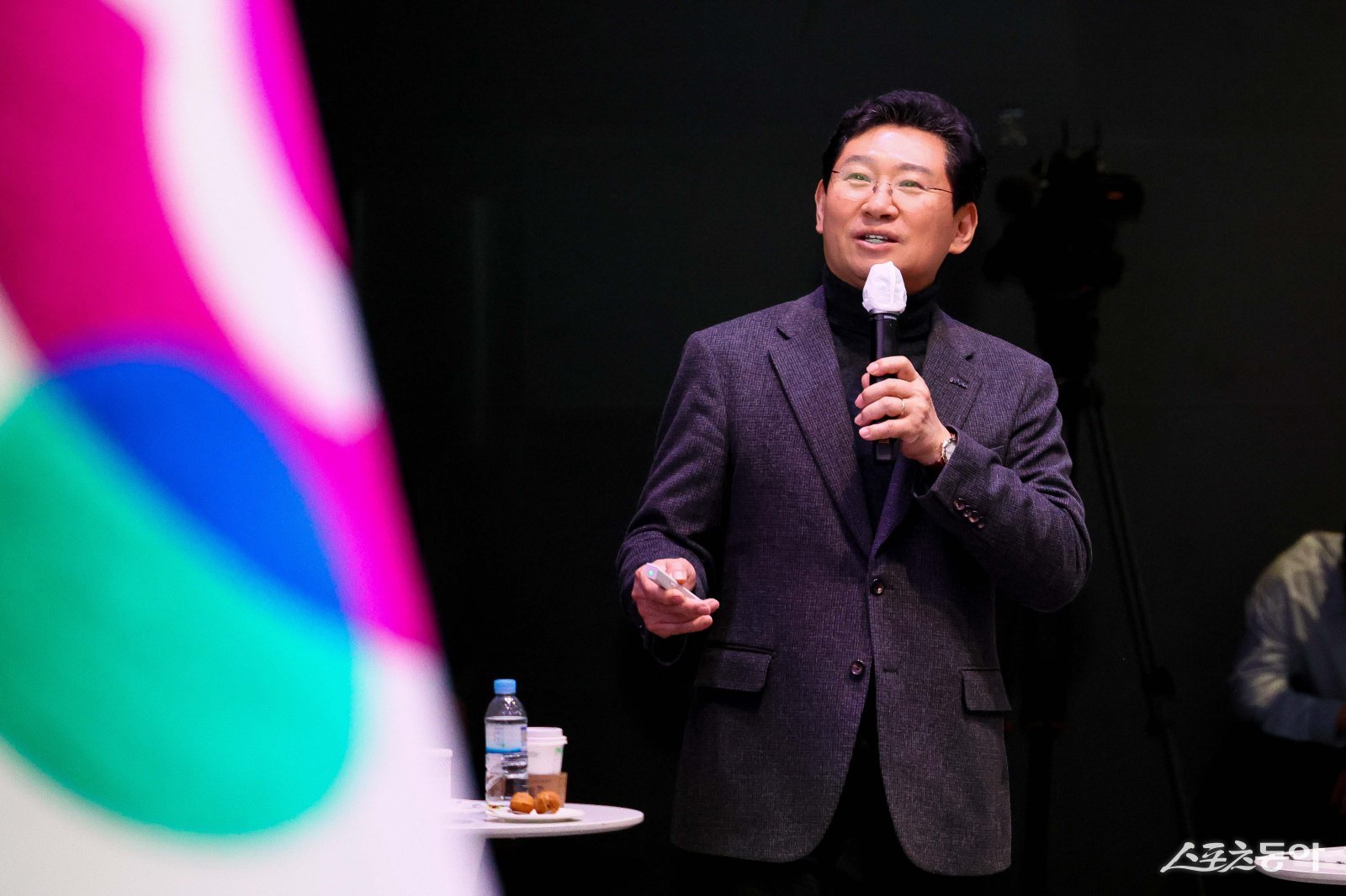 지난 4일 오전 용인미디어센터에서 열린 동백1‧2‧3동 권역별 소통간담회에 참석한 이상일 시장이 발언하고 있다. 사진제공｜용인시