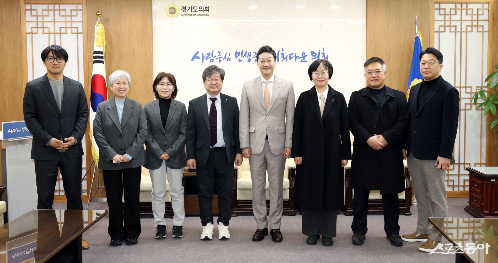 김진경 경기도의회 의장(더불어민주당·시흥3)은 지난 4일 의장 집무실에서 경기지역 5개 야당 관계자들과 면담을 갖고, 기초의원 선거구 획정 문제에 대한 의견을 청취했다. 사진제공|경기도의회