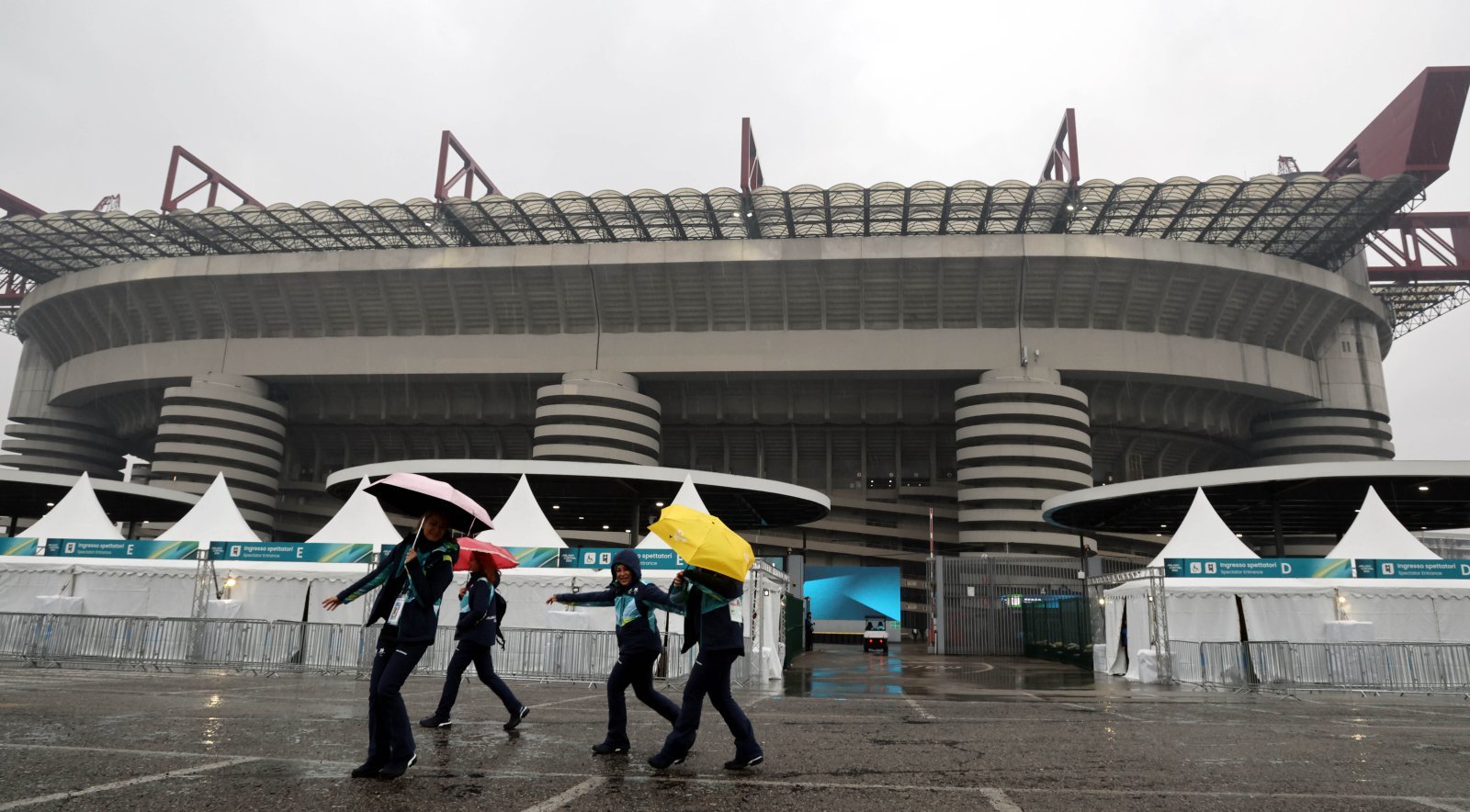 2026밀라노·코르티나담페초동계올림픽은 역사상 최초로 다양한 도시와 경기장서 개막식을 진행한다. 사진은 올림픽 개막식이 열릴 산시로 올림픽 스타디움.밀라노｜뉴시스