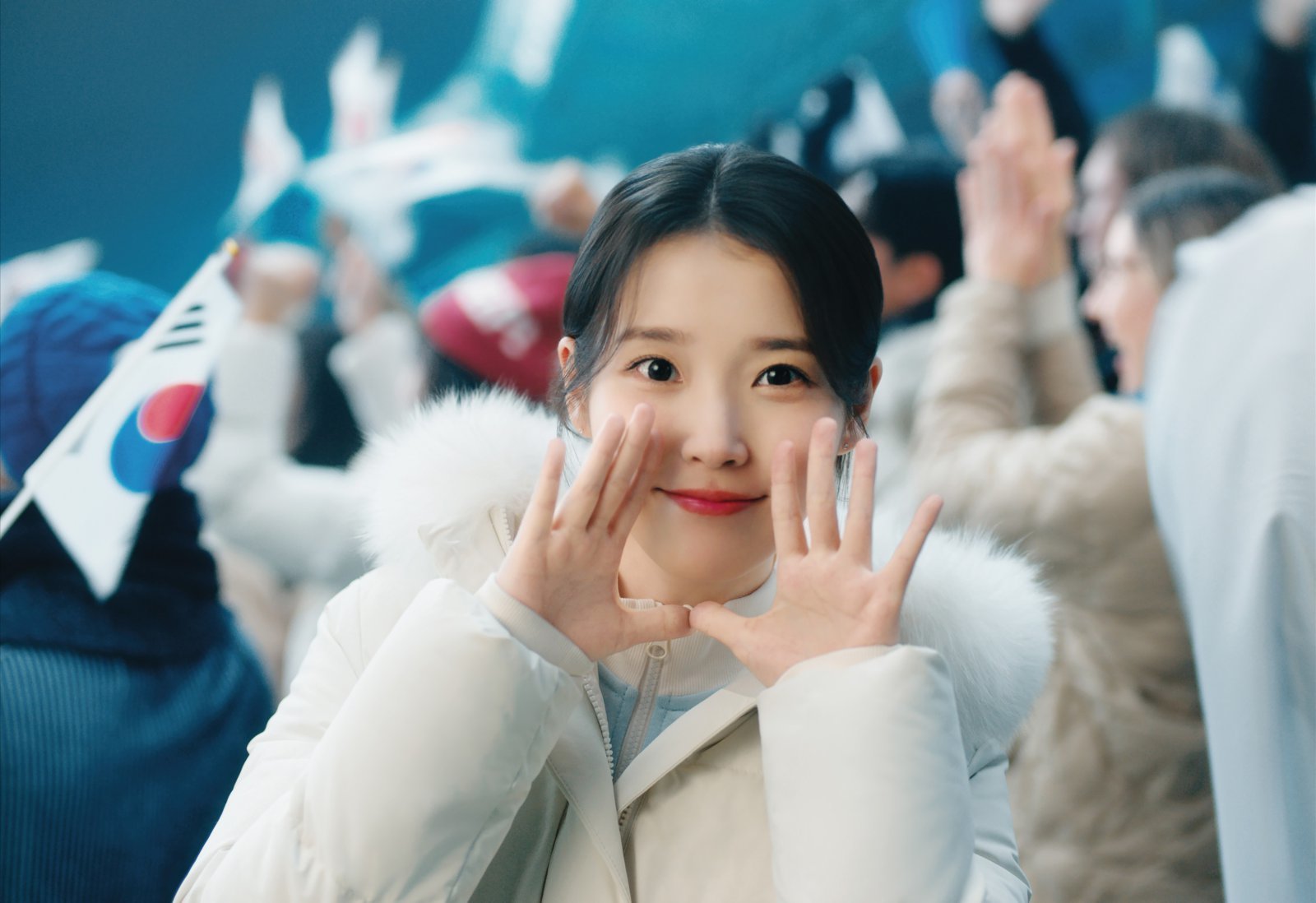 모델 아이유와 함께한 ‘대한민국 국가대표 금융그룹’ 국가대표 편 CF. 사진제공|우리금융