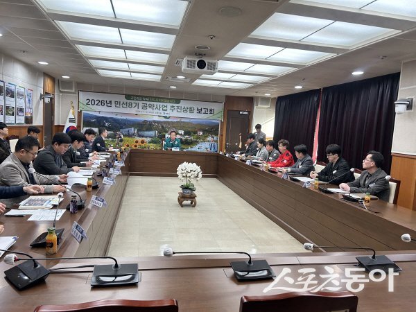 박현국 봉화군수가 민선8기 공약사업 추진상황 보고회를 주재하고 있다. 사진제공 ㅣ 봉화군